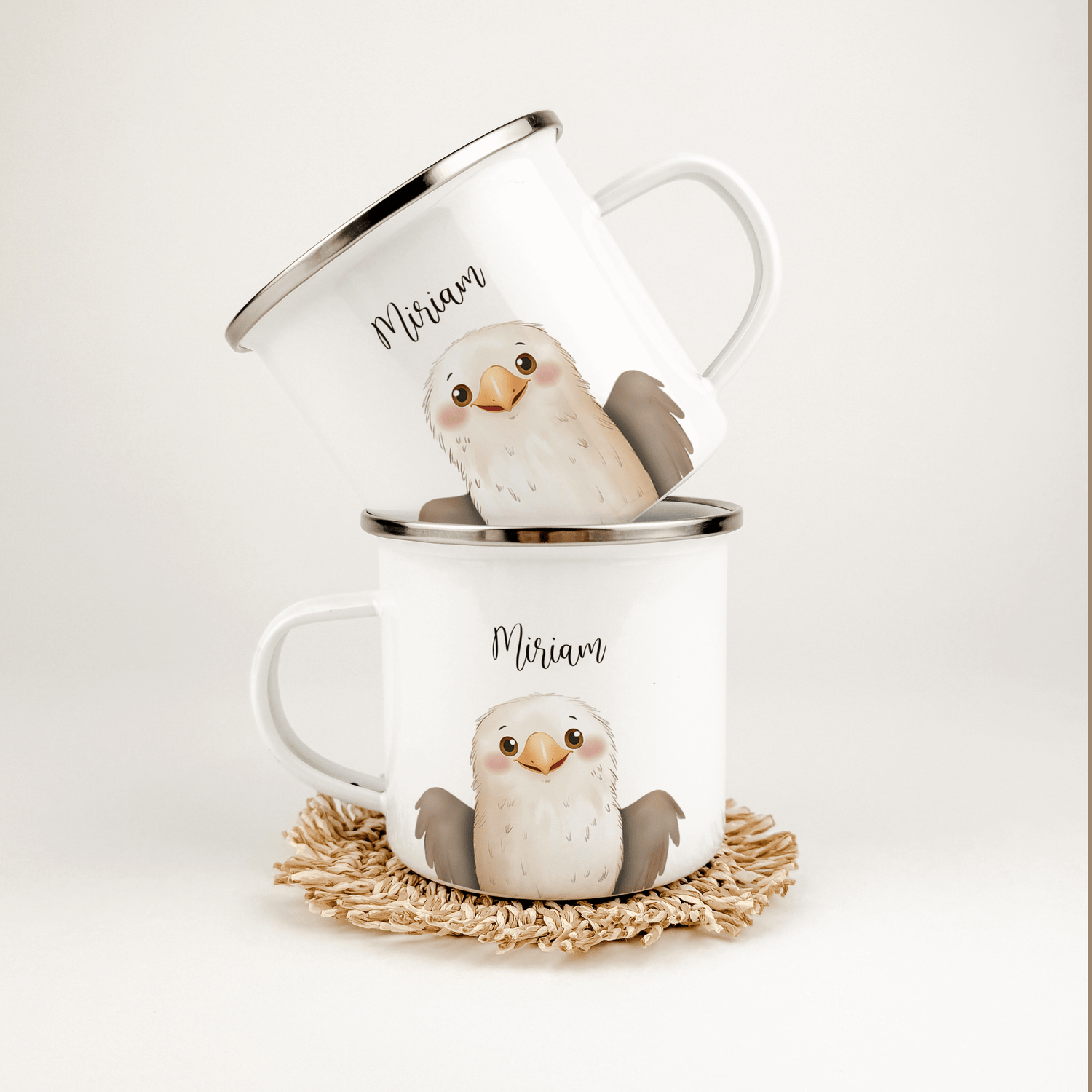 Emaille Tasse Adler Portrait-famprints-Emaille Tasse-Entdecke die exklusive Emaille Tasse Adler Portrait, die Funktionalität und persönlichen Stil perfekt vereint. Diese Tasse ist mehr als nur ein Becher – sie ist ein liebevolles, personalisiertes Geschen