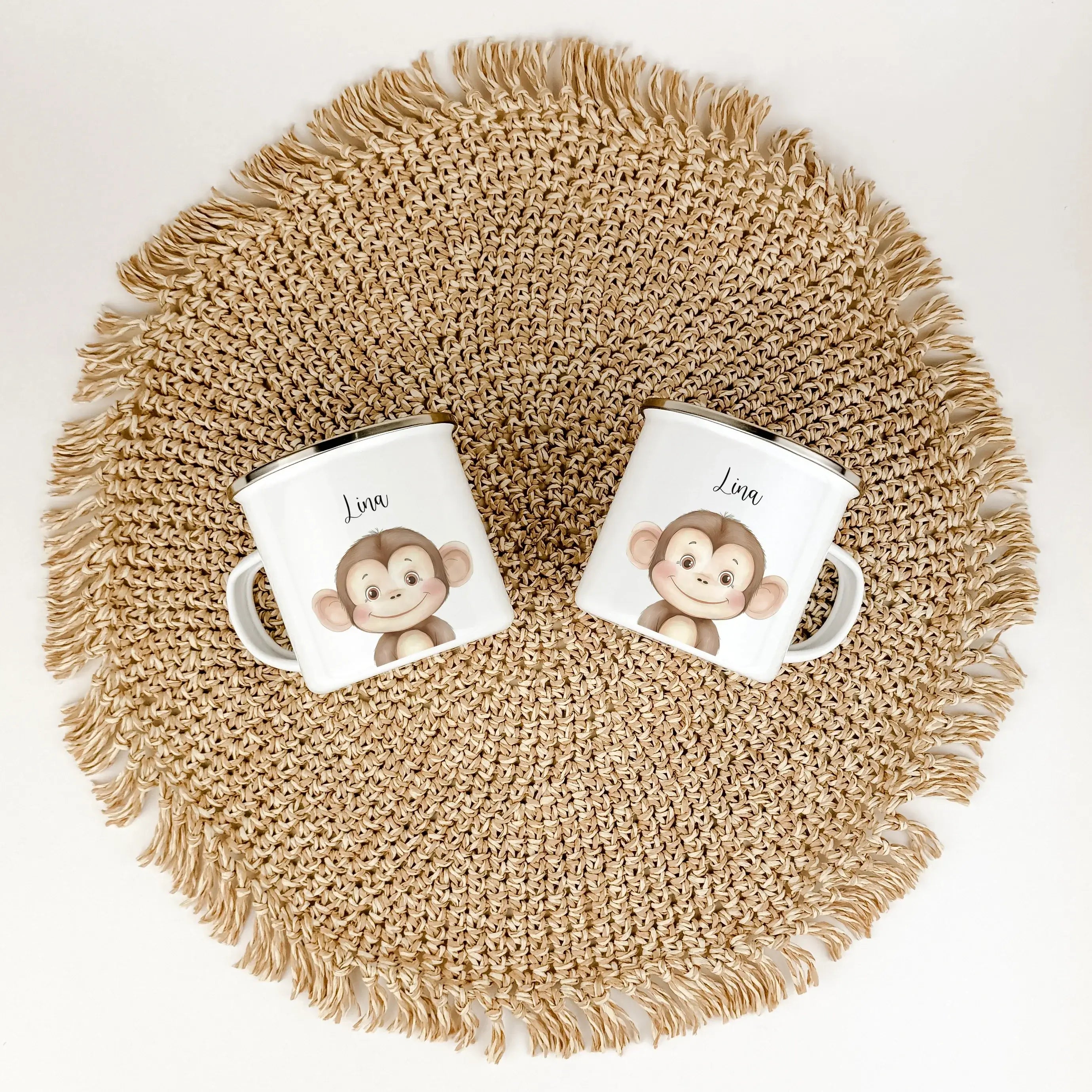 Emaille Tasse Affe Portrait-famprints-Emaille Tasse-Entdecke die bezaubernde Emaille Tasse Affe Portrait, die jedes Kind verzaubert! Diese liebevoll gestaltete Emaille Tasse personalisiert macht jeden Schluck zu einem besonderen Moment: Stell dir vor, wie