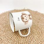 Emaille Tasse Affe Portrait-famprints-Emaille Tasse-Entdecke die bezaubernde Emaille Tasse Affe Portrait, die jedes Kind verzaubert! Diese liebevoll gestaltete Emaille Tasse personalisiert macht jeden Schluck zu einem besonderen Moment: Stell dir vor, wie