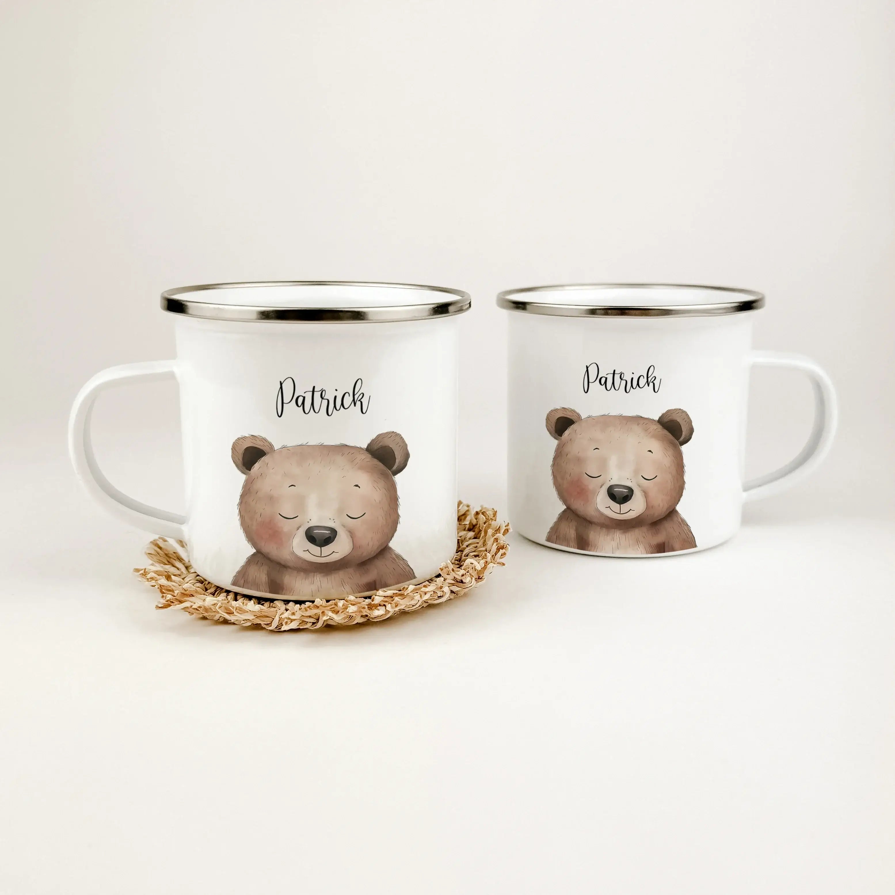Emaille Tasse Bär Portrait-famprints-Emaille Tasse-Entdecke die zauberhafte Emaille Tasse Bär Portrait – ein persönliches Highlight für kleine Entdecker! Diese Emaille Tasse personalisiert begeistert nicht nur durch ihr ansprechendes Design, sondern auch