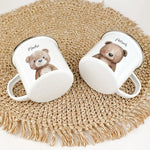 Emaille Tasse Bär Portrait-famprints-Emaille Tasse-Entdecke die zauberhafte Emaille Tasse Bär Portrait – ein persönliches Highlight für kleine Entdecker! Diese Emaille Tasse personalisiert begeistert nicht nur durch ihr ansprechendes Design, sondern auch