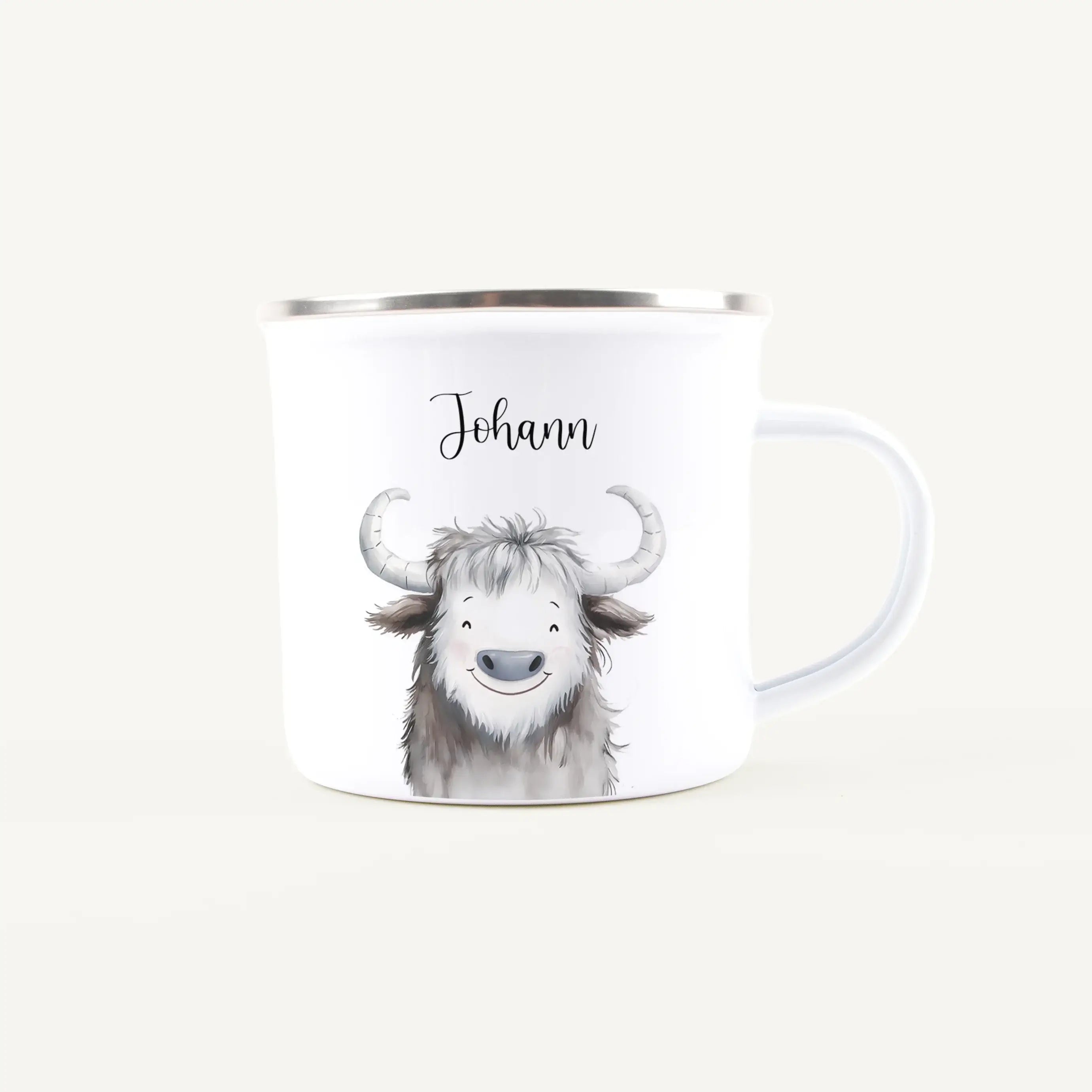 Emaille Tasse Yak Portrait-Emaille Tasse-famprints-Die Emaille Tasse Yak Portrait von famprints ist ein liebevoll gestaltetes, personalisiertes Geschenk für Kinder und Familien, die Tiere und individuelle Designs mögen. Das freundliche Yak-Motiv im sanfte