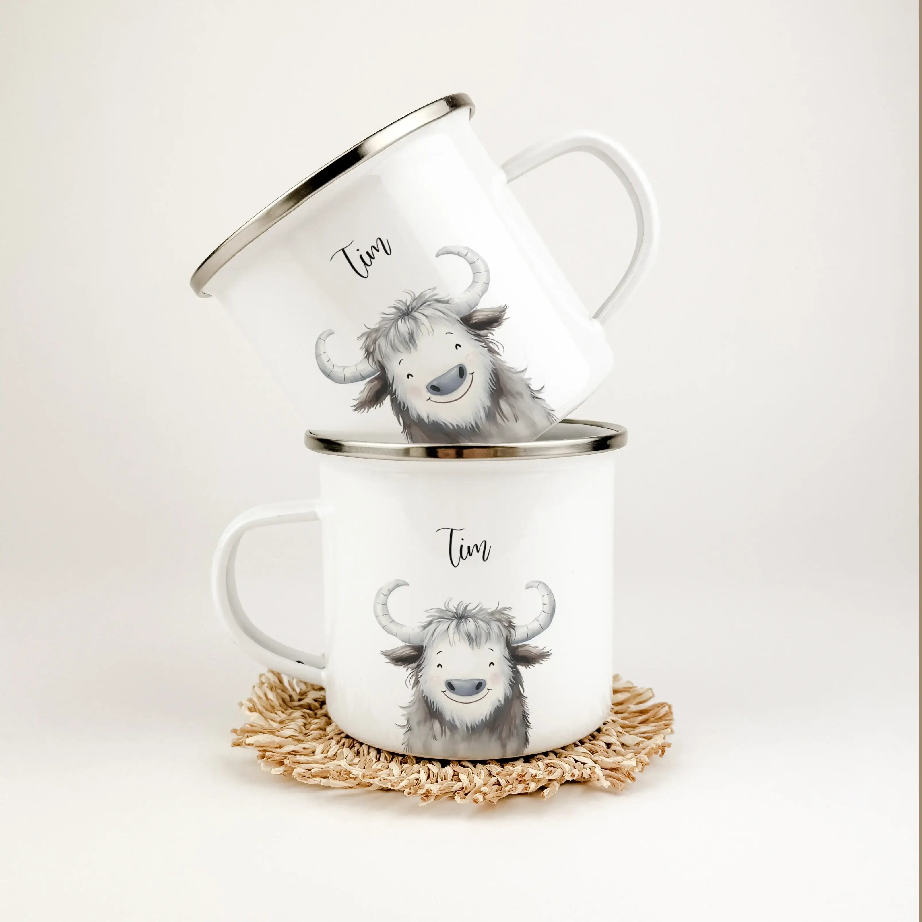 Emaille Tasse Yak Portrait-famprints-Emaille Tasse-Entdecke die bezaubernde Emaille Tasse Yak Portrait – das ideale Geschenk für kleine Abenteurer! Unsere Emaille Tasse personalisiert lässt die Herzen höher schlagen. Du kannst den Namen deines Kindes auf