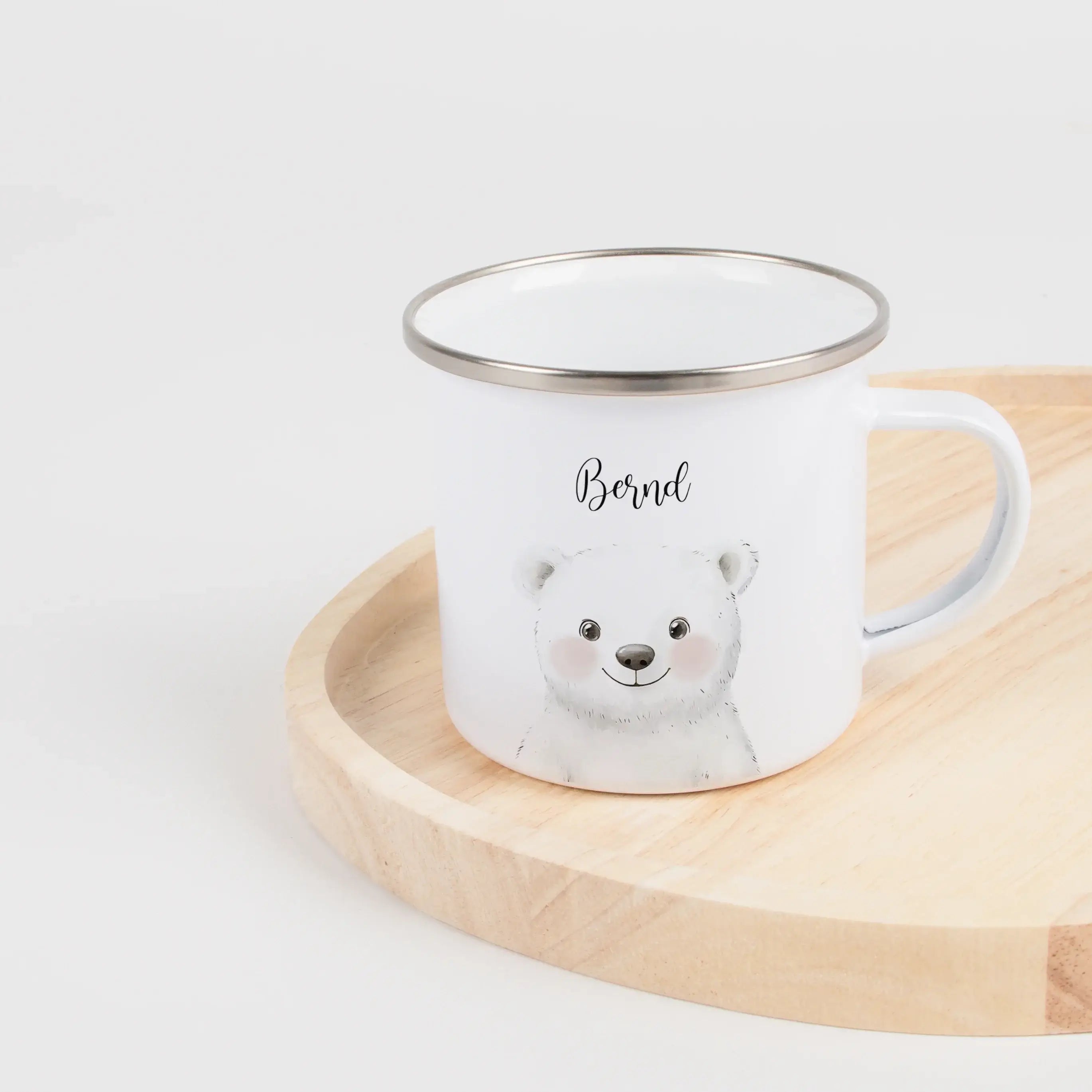 Emaille Tasse Eisbär Portrait-Emaille Tasse-famprints-Die Emaille Tasse Eisbär Portrait von famprints ist eine liebevoll gestaltete Kindertasse, die Alltag und Geschenkidee perfekt verbindet. Das zarte Eisbärenmotiv im Portrait-Stil wirkt ruhig, verspielt
