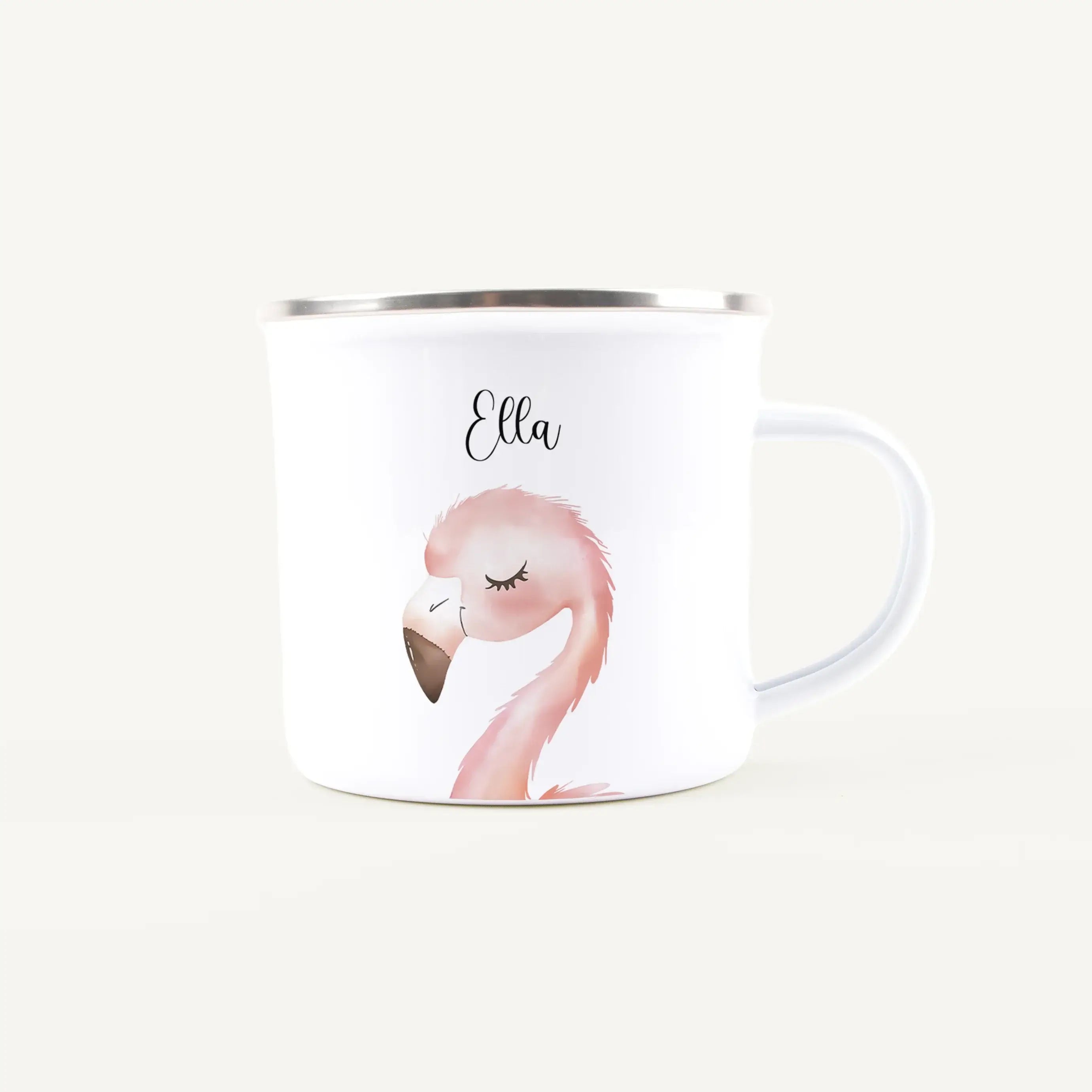 Emaille Tasse Flamingo Portrait-Emaille Tasse-famprints-Mit der Emaille Tasse Flamingo Portrait gestaltest du einen Becher, der Persönlichkeit zeigt und im Alltag Freude macht. Das liebevoll illustrierte Flamingo Motiv im Aquarell-Stil wird mit deinem Wun