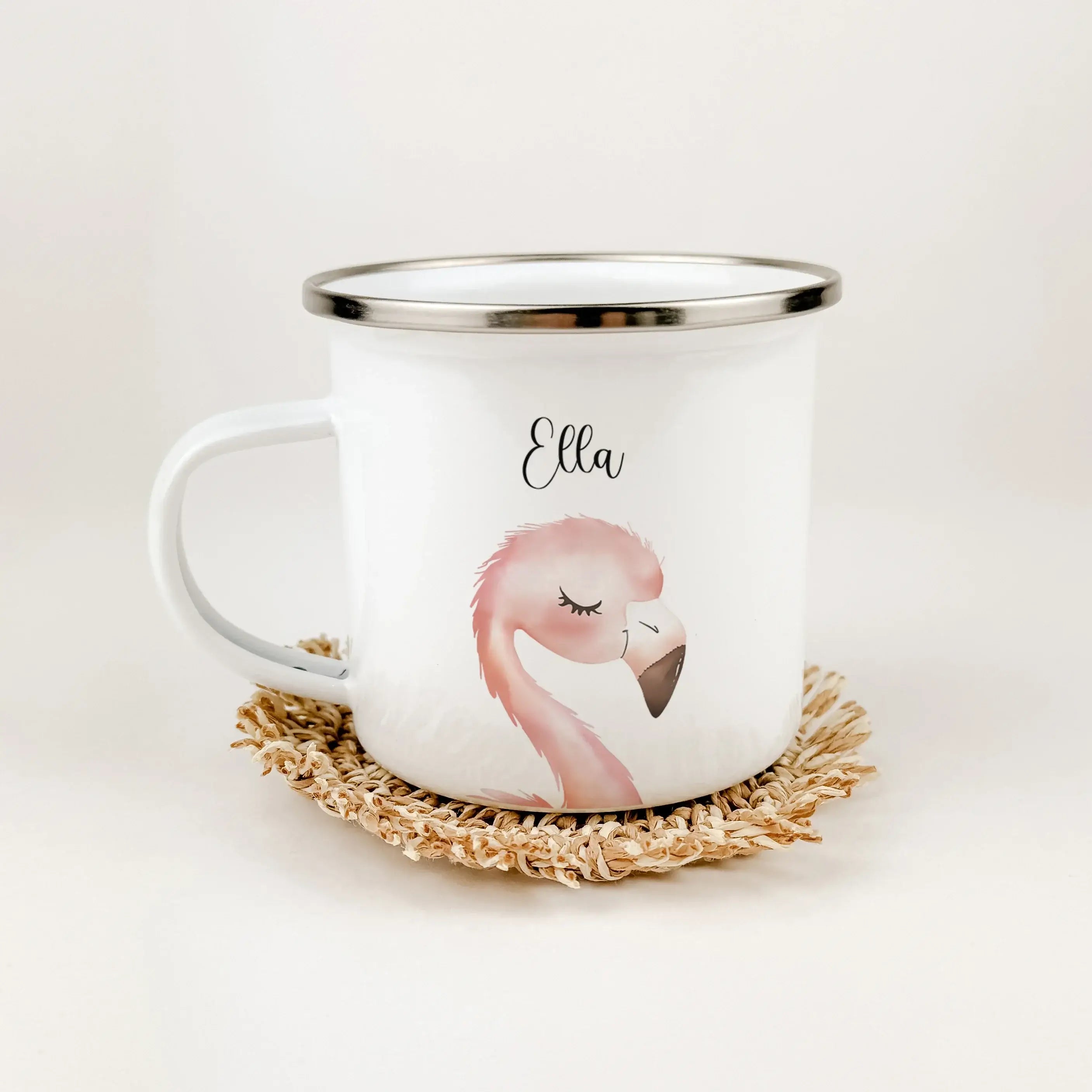 Emaille Tasse Flamingo Portrait-famprints-Emaille Tasse-Entdecke die bezaubernde Emaille Tasse Flamingo Portrait – ein personalisiertes Highlight für jeden Tag! Diese einzigartige Emaille Tasse personalisiert mit dem süßen Aquarell-Porträt eines Flamingos