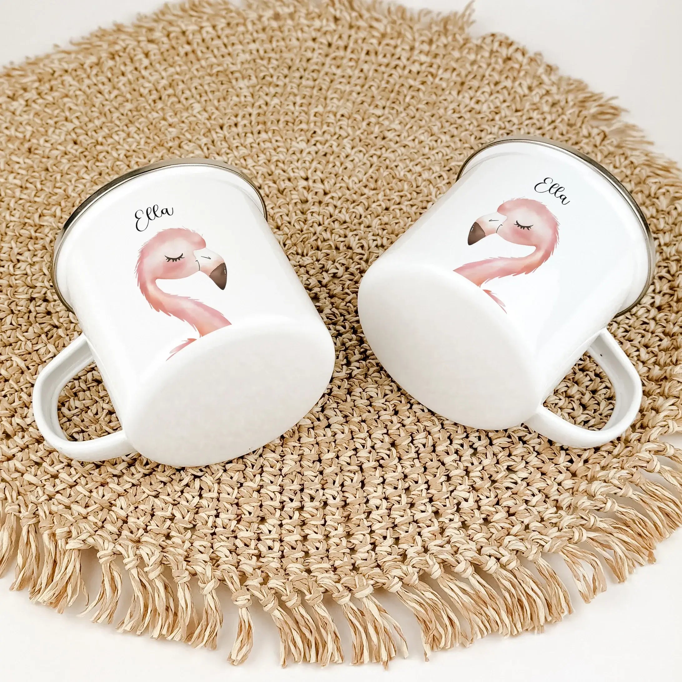 Emaille Tasse Flamingo Portrait-famprints-Emaille Tasse-Entdecke die bezaubernde Emaille Tasse Flamingo Portrait – ein personalisiertes Highlight für jeden Tag! Diese einzigartige Emaille Tasse personalisiert mit dem süßen Aquarell-Porträt eines Flamingos