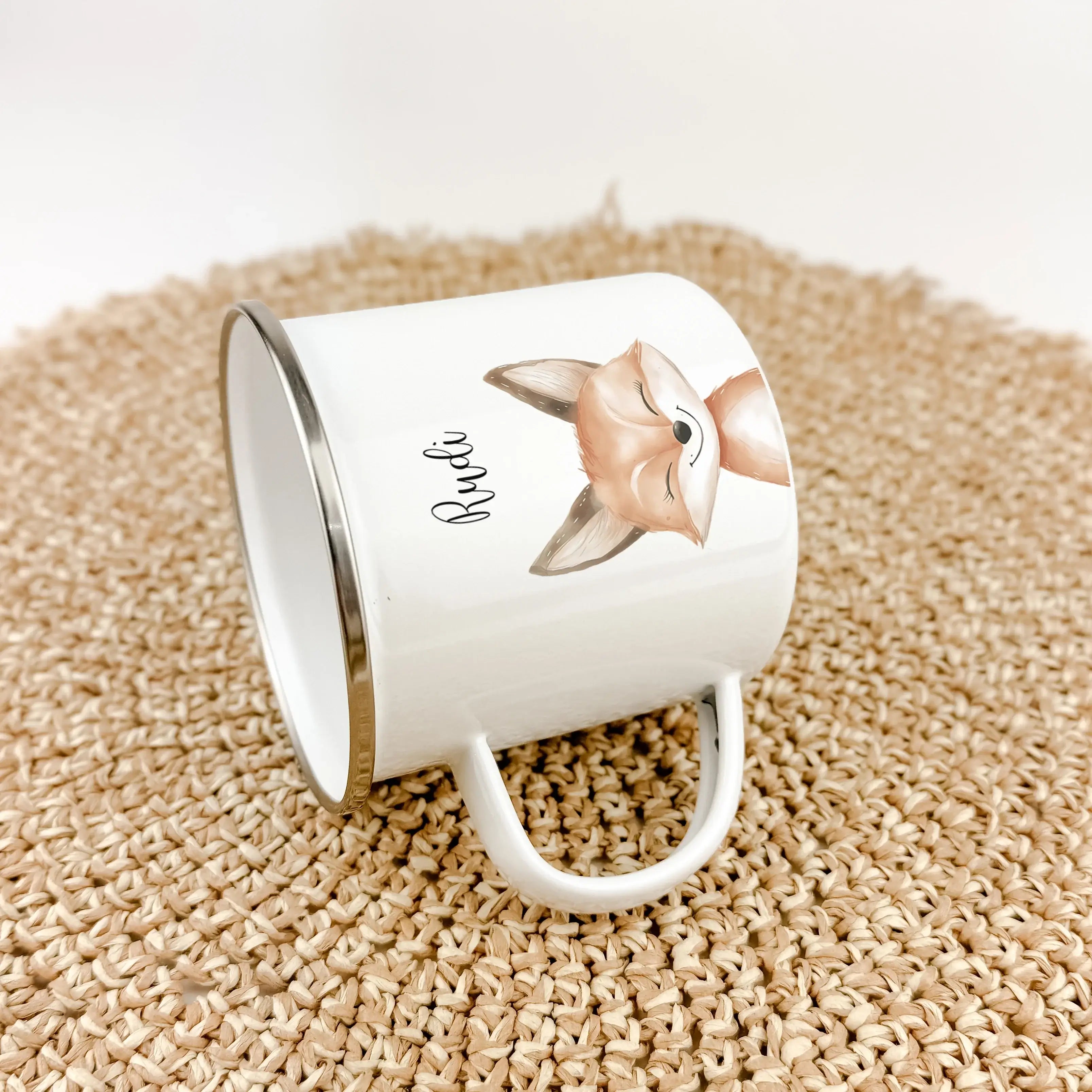 Emaille Tasse Fuchs Portrait-famprints-Emaille Tasse-Die Emaille Tasse Fuchs Portrait ist das ideale personalisierte Geschenk für kleine Tierliebhaber. Mit ihrem bezaubernden Fuchs-Porträt in lebendiger Aquarell-Optik wird sie garantiert zum Lieblingsbech