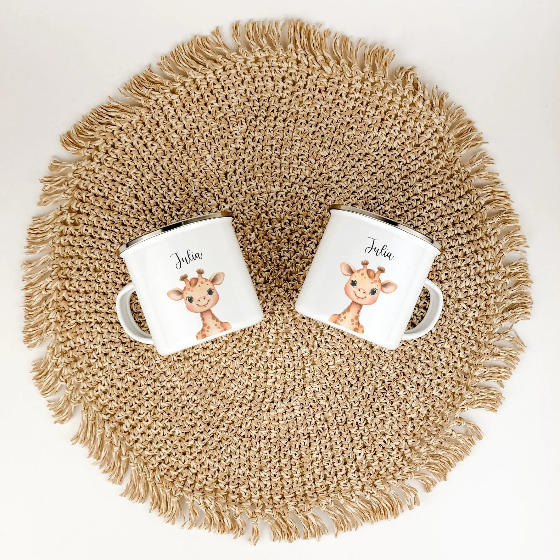 Emaille Tasse Giraffe Portrait-famprints-Emaille Tasse-Entdecke die wunderschöne Emaille Tasse Giraffe Portrait, die perfekt personalisiert werden kann! Diese besondere Tasse zaubert jedem Kind ein Lächeln ins Gesicht und ist ein ideales Geschenk zu Anläs