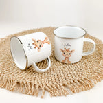 Emaille Tasse Giraffe Portrait-famprints-Emaille Tasse-Entdecke die wunderschöne Emaille Tasse Giraffe Portrait, die perfekt personalisiert werden kann! Diese besondere Tasse zaubert jedem Kind ein Lächeln ins Gesicht und ist ein ideales Geschenk zu Anläs