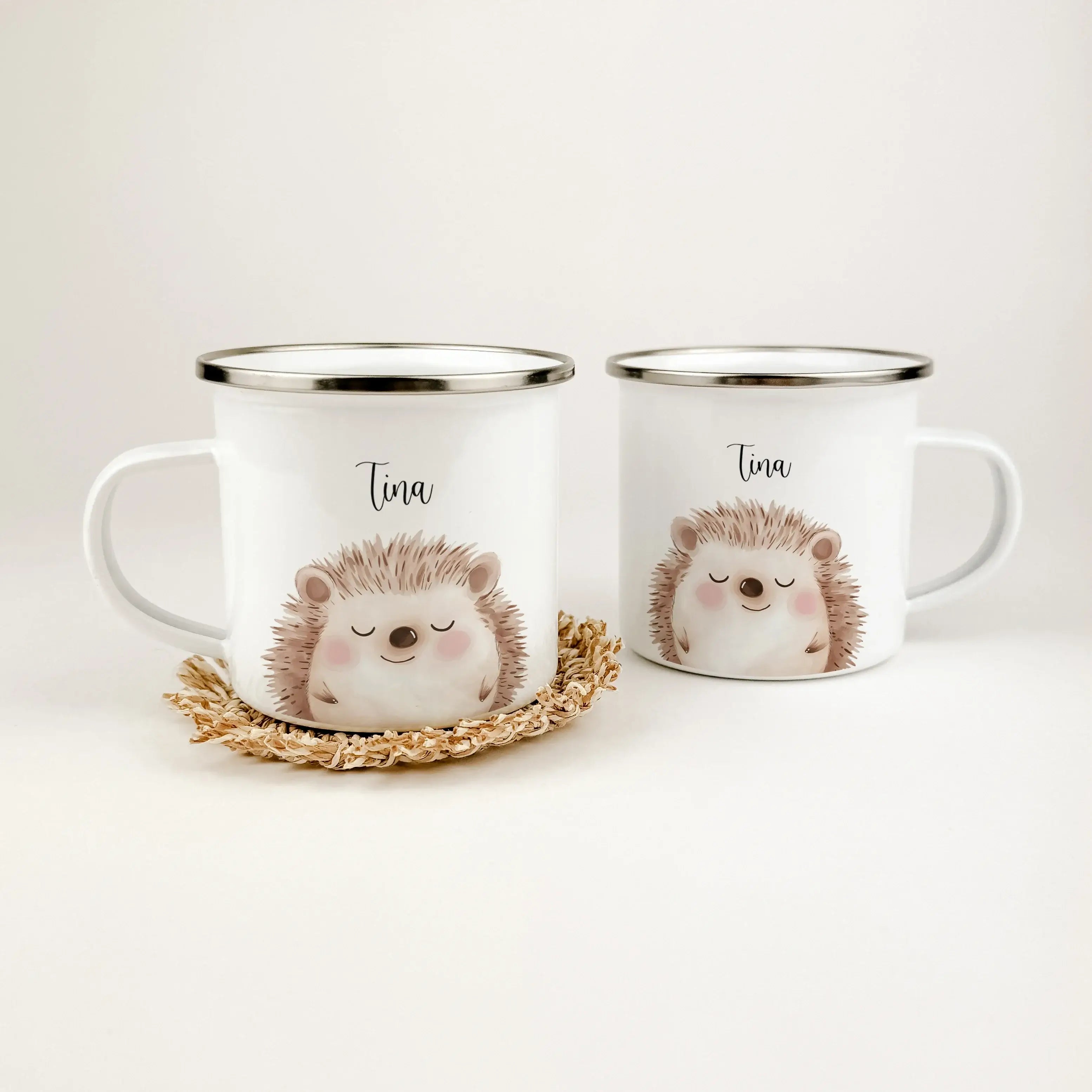 Emaille Tasse Igel Portrait-famprints-Emaille Tasse-Entdecke die charmante Emaille Tasse Igel Portrait – das ideale personalisierte Geschenk für Kinder! Ob zur Einschulung, Taufe oder zum Geburtstag, dieser bezaubernde Emaille Becher bringt Freude in den