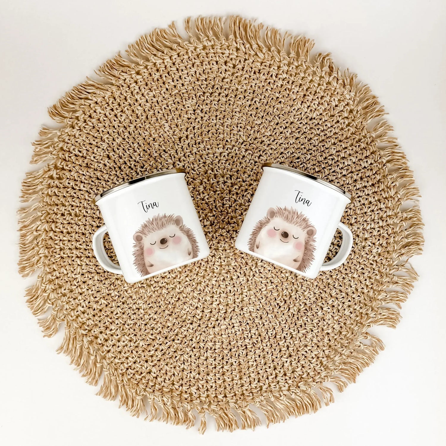 Emaille Tasse Igel Portrait-famprints-Emaille Tasse-Entdecke die charmante Emaille Tasse Igel Portrait – das ideale personalisierte Geschenk für Kinder! Ob zur Einschulung, Taufe oder zum Geburtstag, dieser bezaubernde Emaille Becher bringt Freude in den