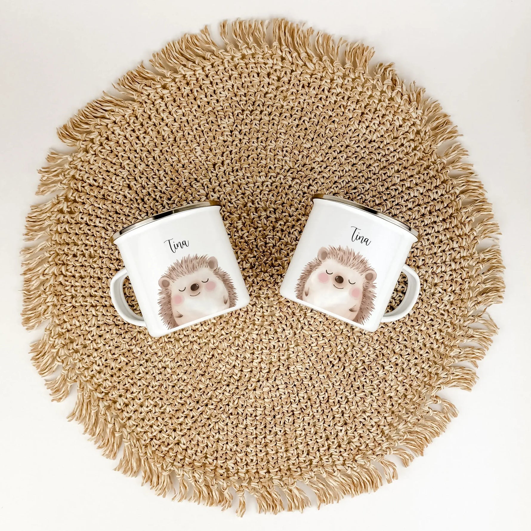 Emaille Tasse Igel Portrait-famprints-Emaille Tasse-Entdecke die charmante Emaille Tasse Igel Portrait – das ideale personalisierte Geschenk für Kinder! Ob zur Einschulung, Taufe oder zum Geburtstag, dieser bezaubernde Emaille Becher bringt Freude in den