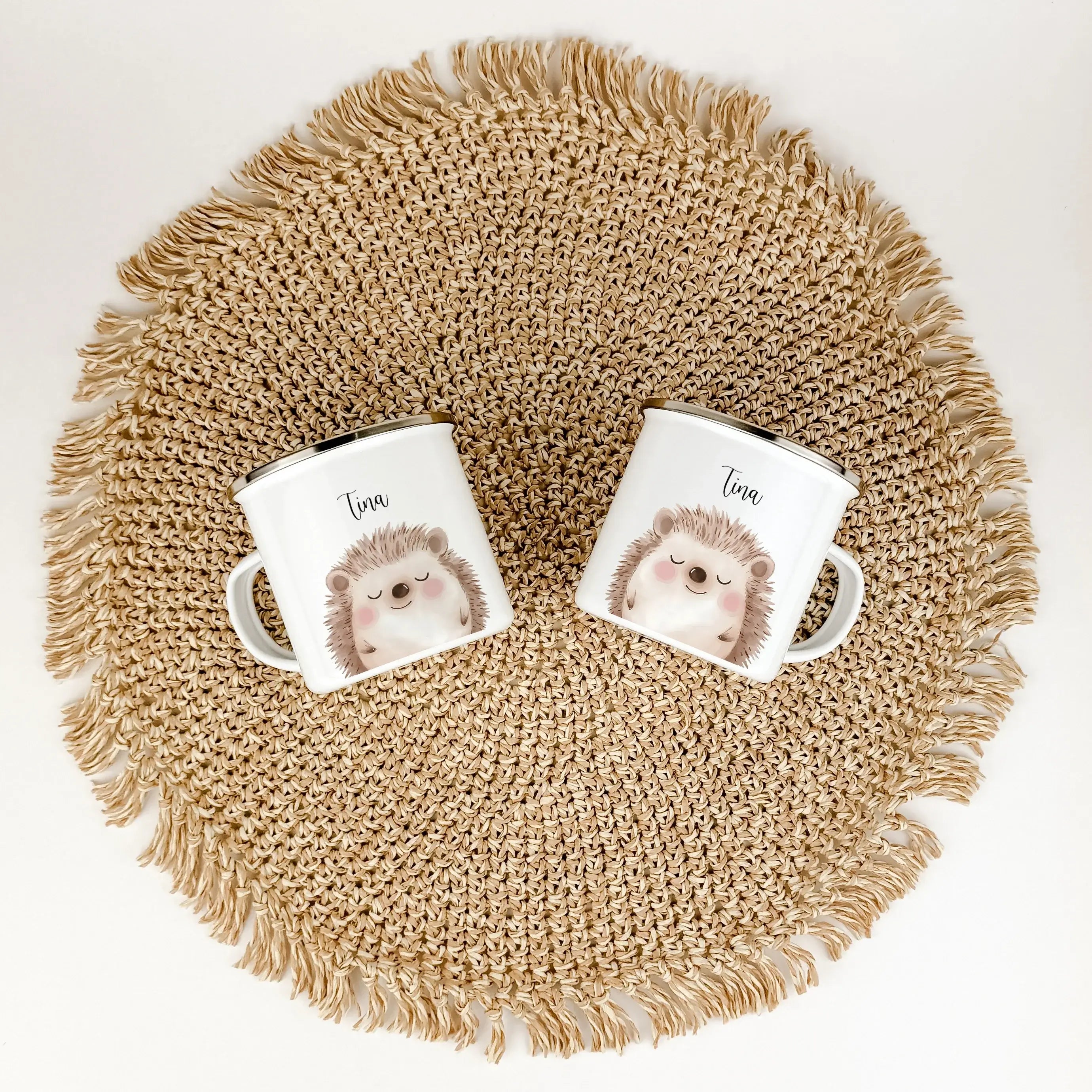 Emaille Tasse Igel Portrait-famprints-Emaille Tasse-Entdecke die charmante Emaille Tasse Igel Portrait – das ideale personalisierte Geschenk für Kinder! Ob zur Einschulung, Taufe oder zum Geburtstag, dieser bezaubernde Emaille Becher bringt Freude in den