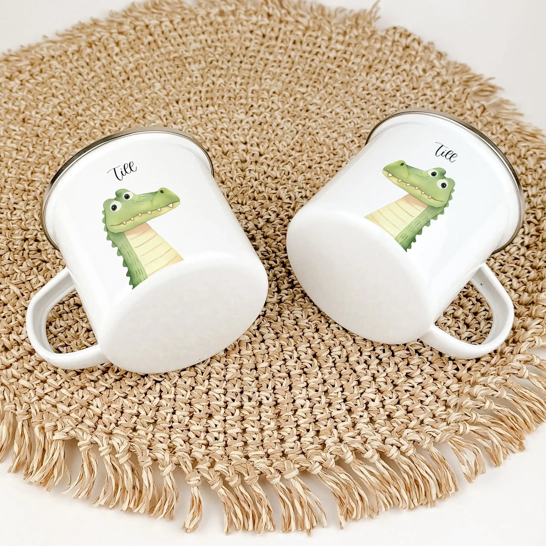 Emaille Tasse Krokodil Portrait-famprints-Emaille Tasse-Entdecke die zauberhafte Emaille Tasse Krokodil Portrait, die deinem Alltag einen besonderen Glanz verleiht und dir ein Lächeln ins Gesicht zaubert. Diese Emaille Tasse personalisiert ist mehr als nu