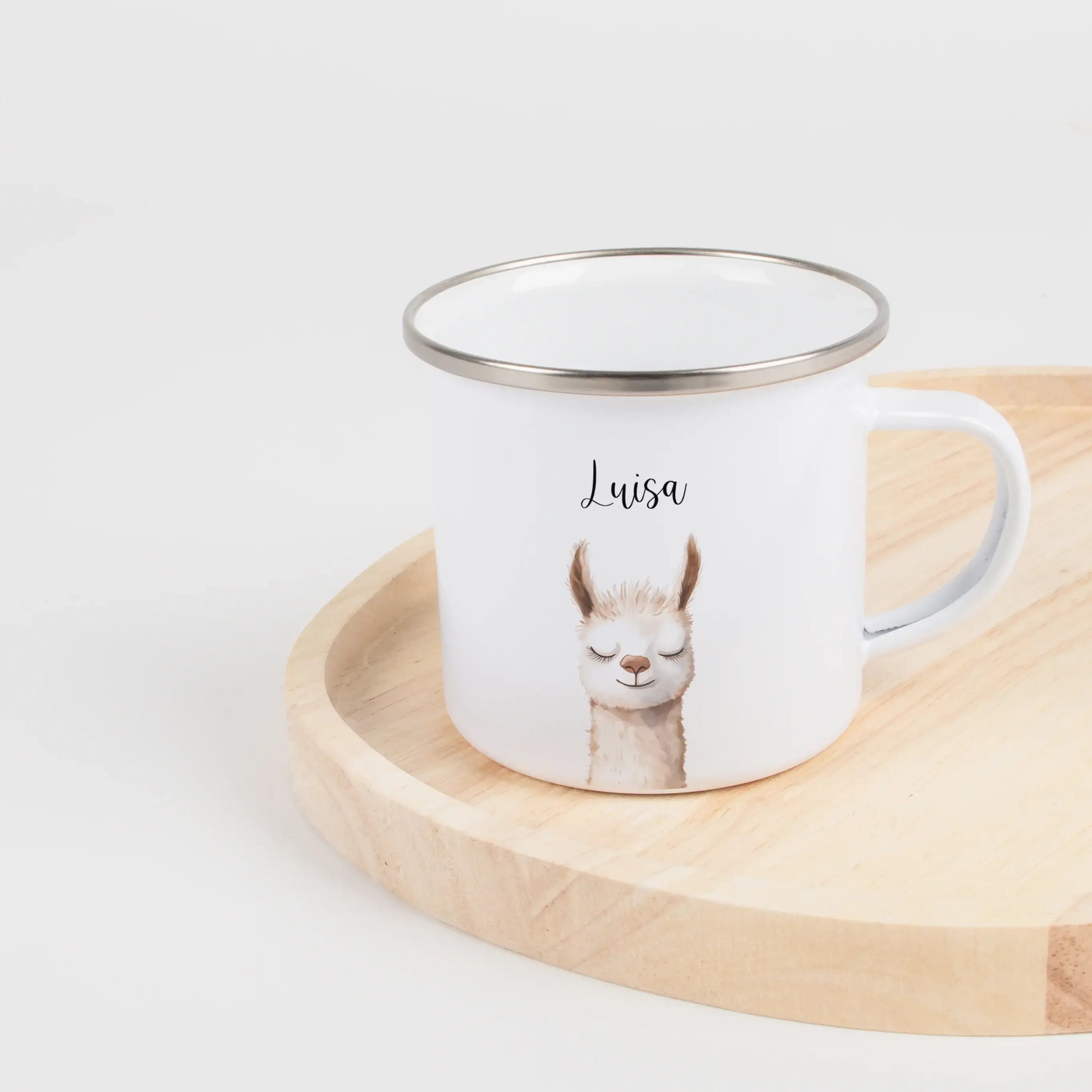 Emaille Tasse Lama Portrait-Emaille Tasse-famprints-Die Emaille Tasse Lama Portrait ist ein liebevoll gestalteter Emaille Becher für alle, die personalisierte Geschenke mit Charakter suchen. Das detailreiche Lama-Motiv im modernen Aquarellstil macht die T