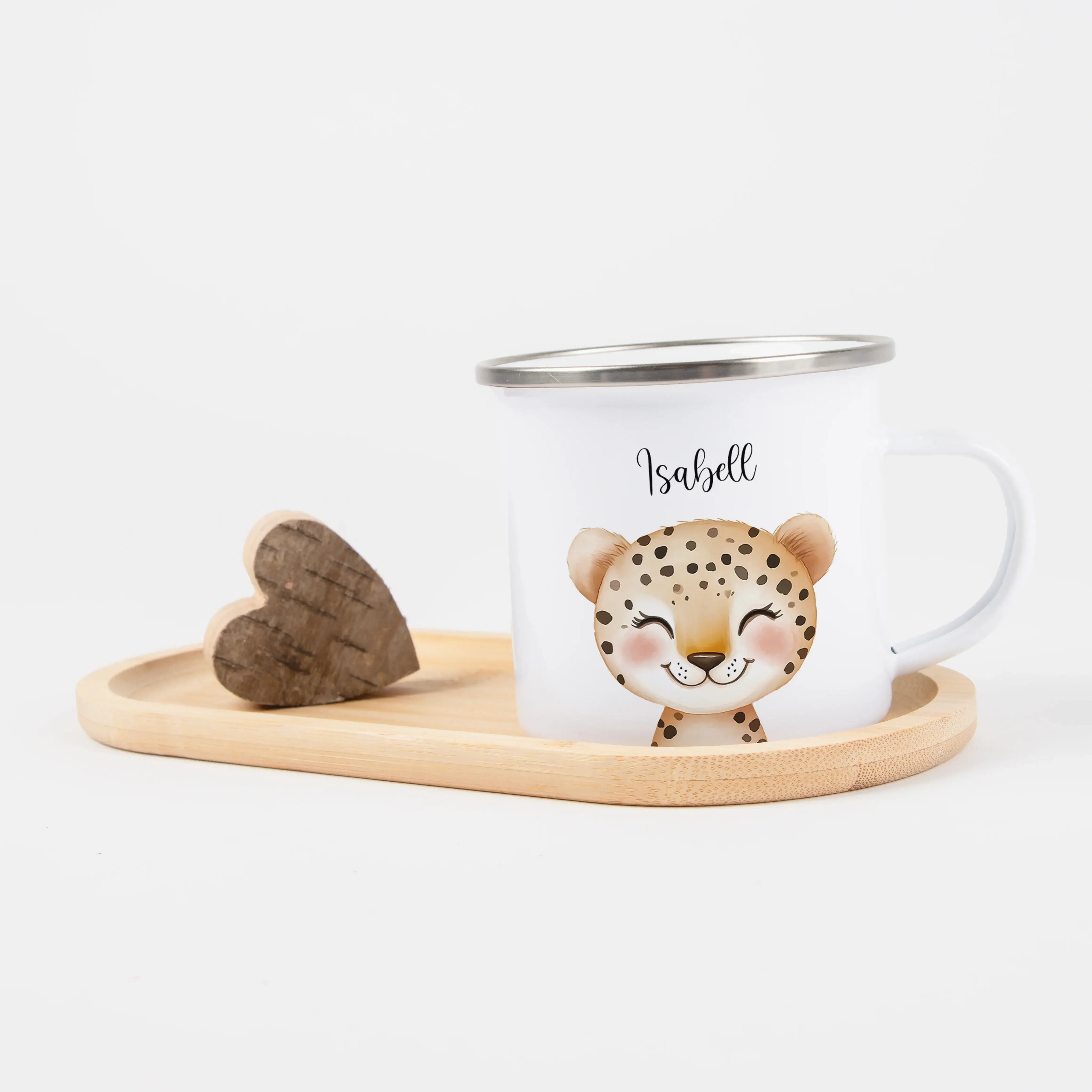Emaille Tasse Leopard Portrait-Emaille Tasse-famprints-Die Emaille Tasse Leopard Portrait von famprints ist genau das Richtige, wenn du ein personalisiertes Geschenk suchst, das auffällt und gleichzeitig alltagstauglich ist. Das detailreiche Leoparden-Por