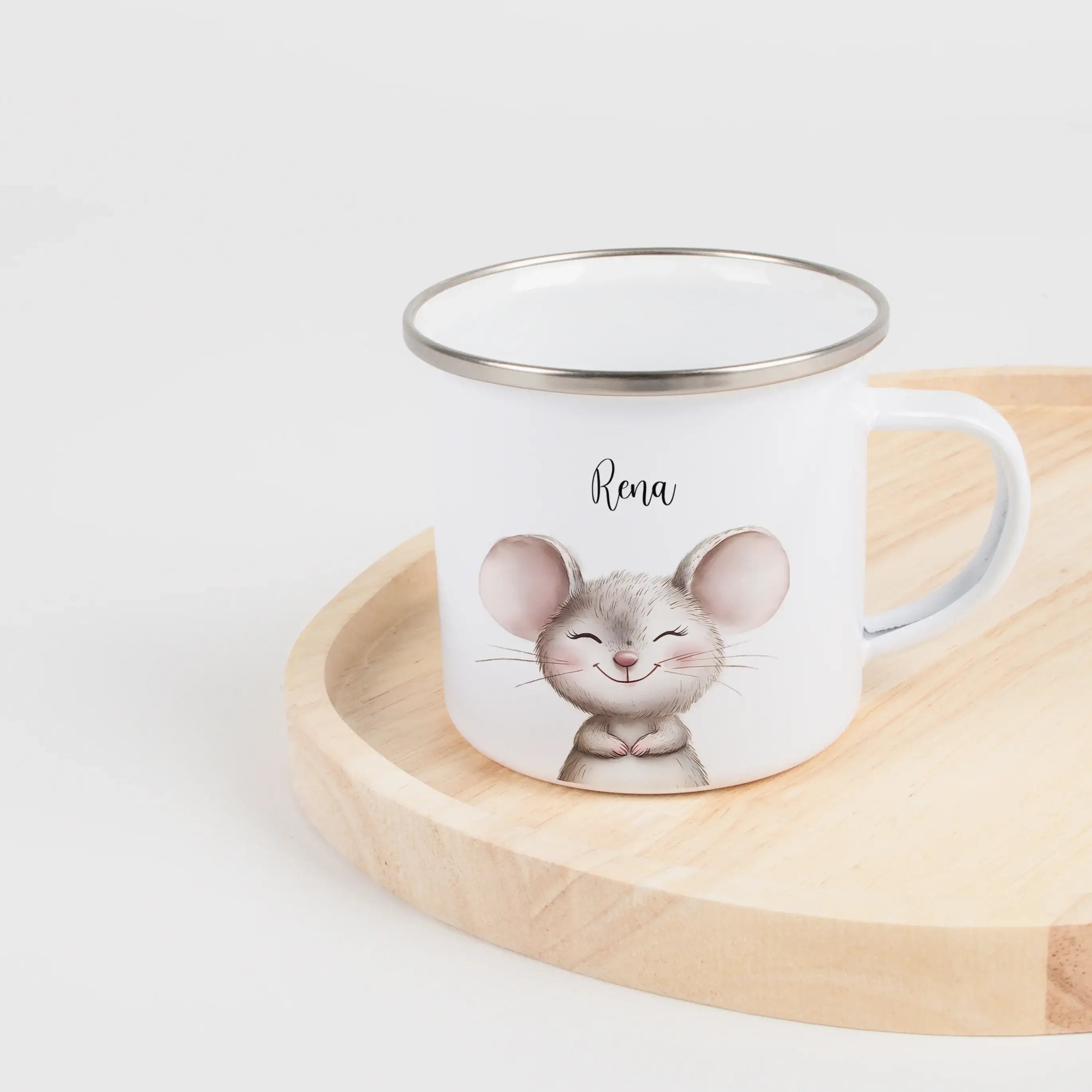 Emaille Tasse Maus Portrait-Emaille Tasse-famprints-Die Emaille Tasse Maus Portrait von famprints verwandelt kleine Alltagsmomente in persönliche Augenblicke voller Freude. Das detailreiche Maus Motiv im Aquarellstil wirkt lebendig und spricht Kinder sofo