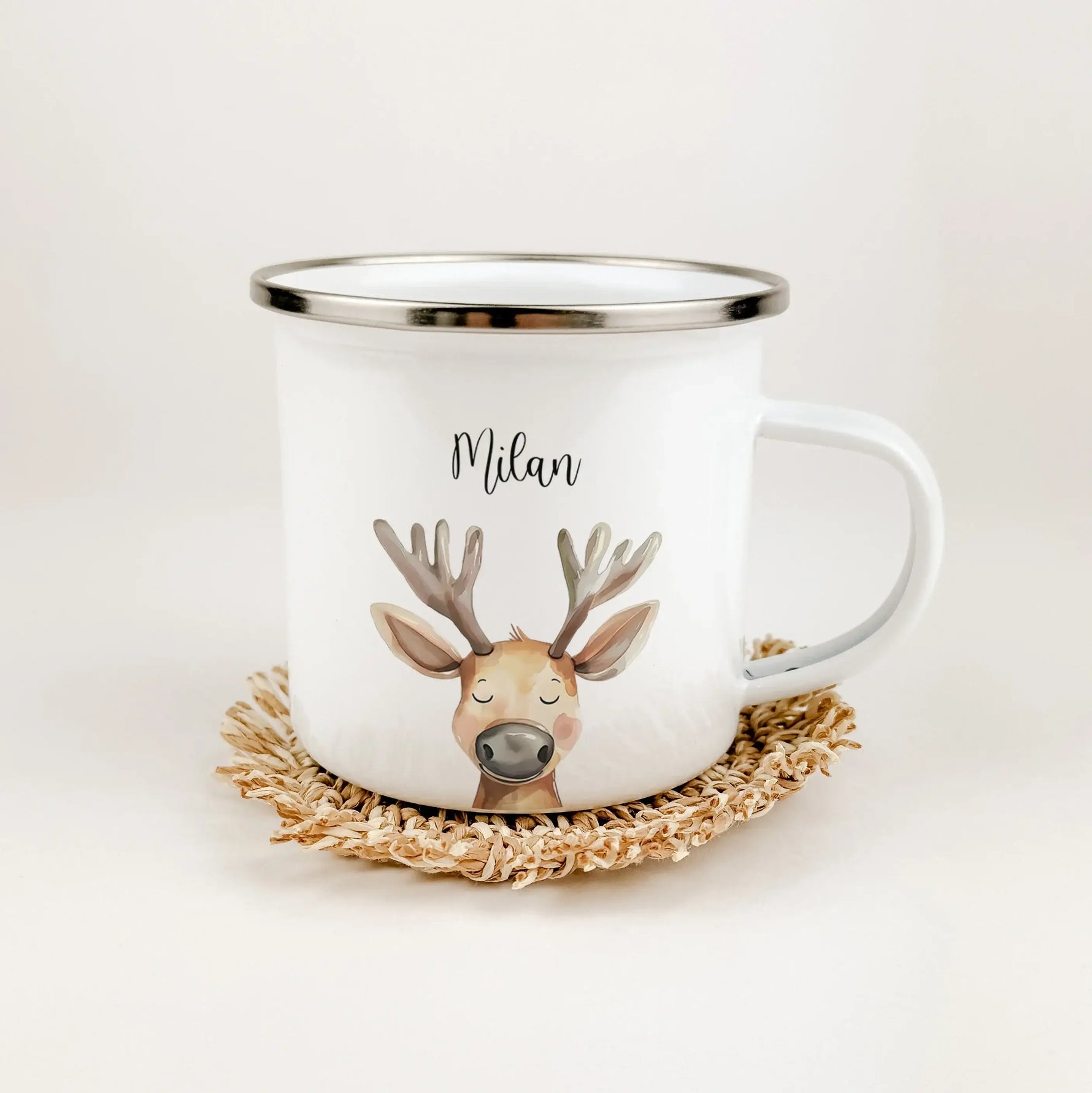 Emaille Tasse Rentier Portrait-famprints-Emaille Tasse-Entdecke die zauberhafte Emaille Tasse Rentier Portrait – das perfekte personalisierte Geschenk für kleine Tierfreunde! Mit einem liebevoll gestalteten Rentier in Aquarell-Optik wird jede Emaille Tass