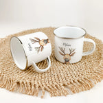 Emaille Tasse Rentier Portrait-famprints-Emaille Tasse-Entdecke die zauberhafte Emaille Tasse Rentier Portrait – das perfekte personalisierte Geschenk für kleine Tierfreunde! Mit einem liebevoll gestalteten Rentier in Aquarell-Optik wird jede Emaille Tass