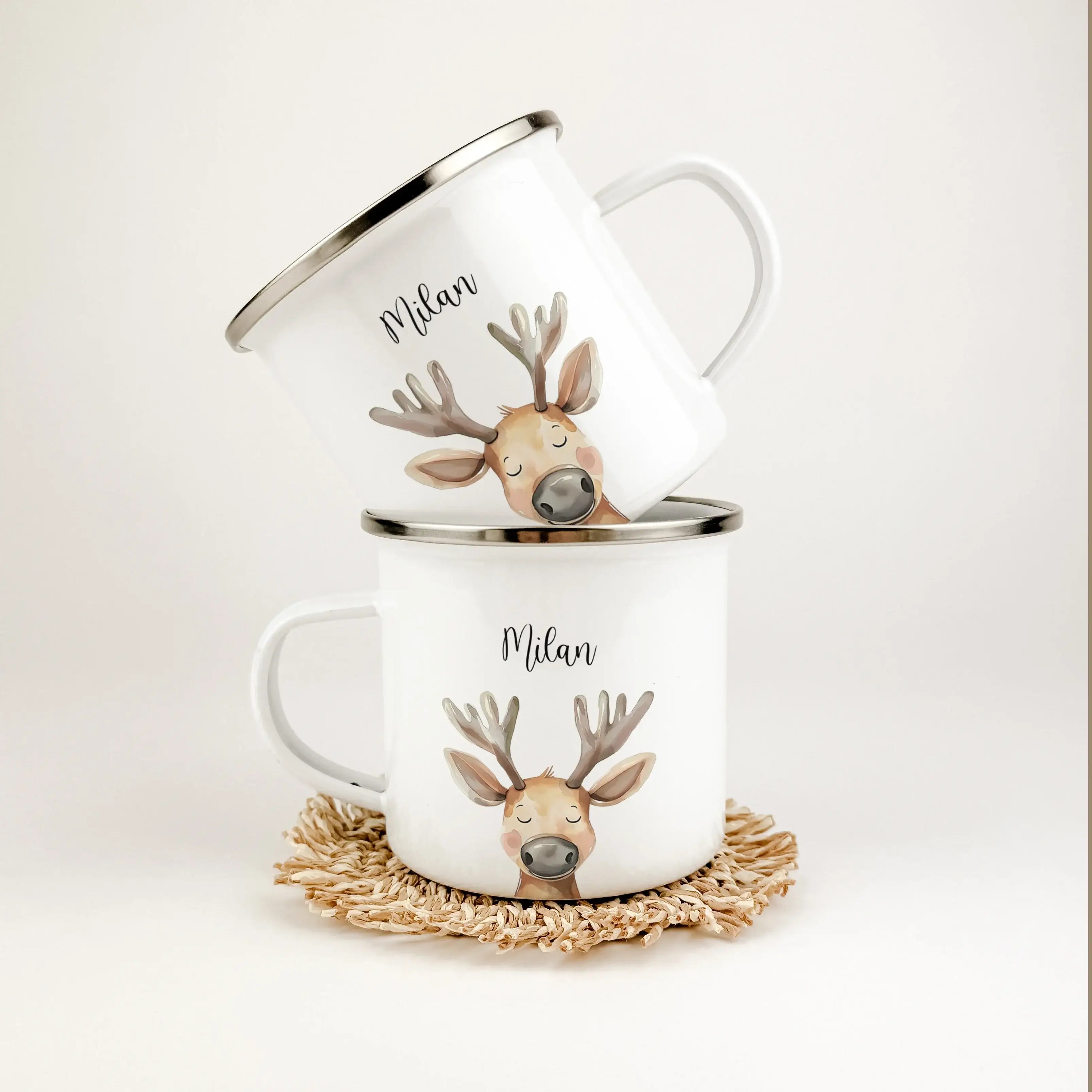 Emaille Tasse Rentier Portrait-famprints-Emaille Tasse-Entdecke die zauberhafte Emaille Tasse Rentier Portrait – das perfekte personalisierte Geschenk für kleine Tierfreunde! Mit einem liebevoll gestalteten Rentier in Aquarell-Optik wird jede Emaille Tass