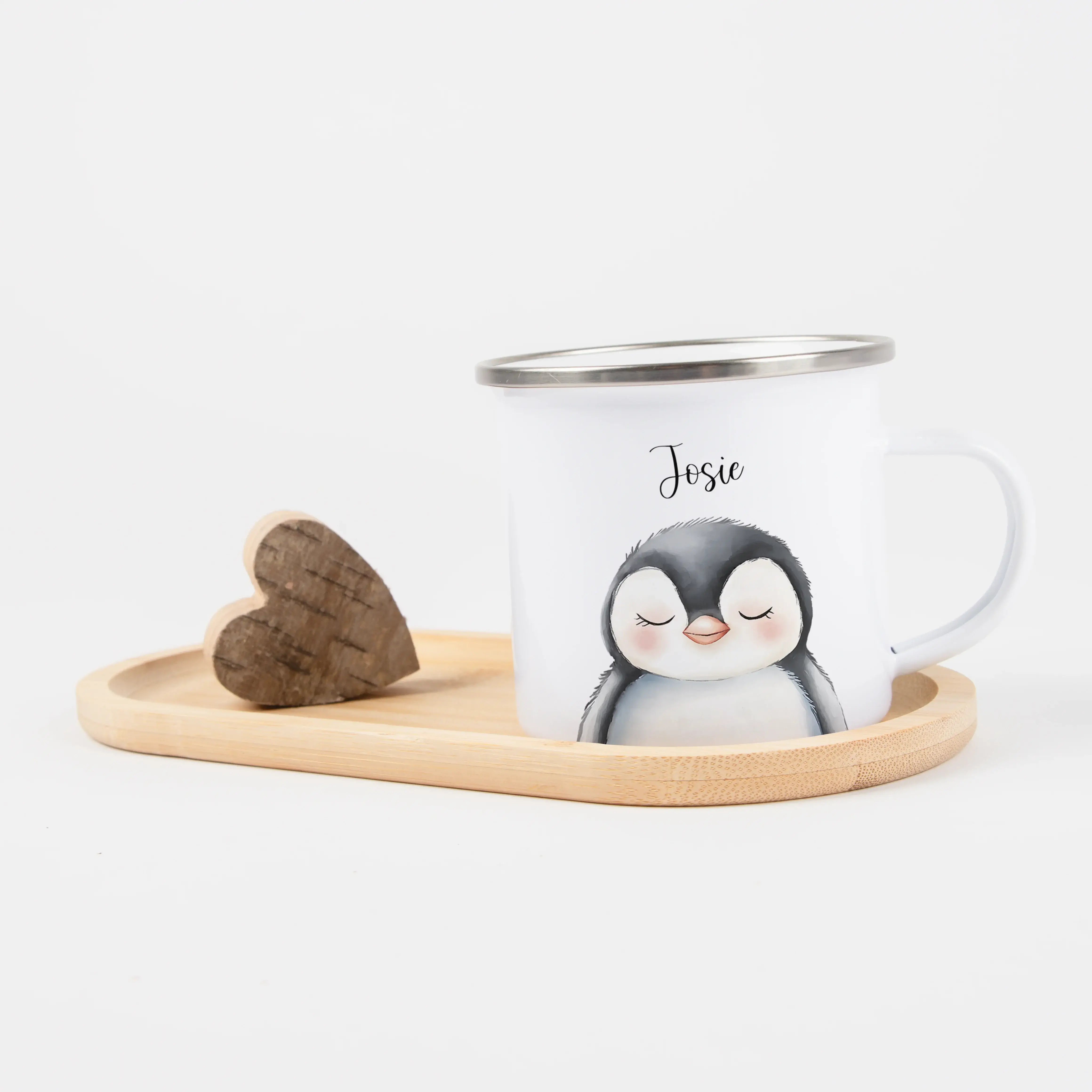 Emaille Tasse Pinguin Portrait-Emaille Tasse-famprints-Die Emaille Tasse Pinguin Portrait von famprints bringt Kindern jeden Morgen ein kleines Stück Freude an den Frühstückstisch. Mit ihrem liebevoll gestalteten Wasserfarben-Look und der Auswahl aus zwei