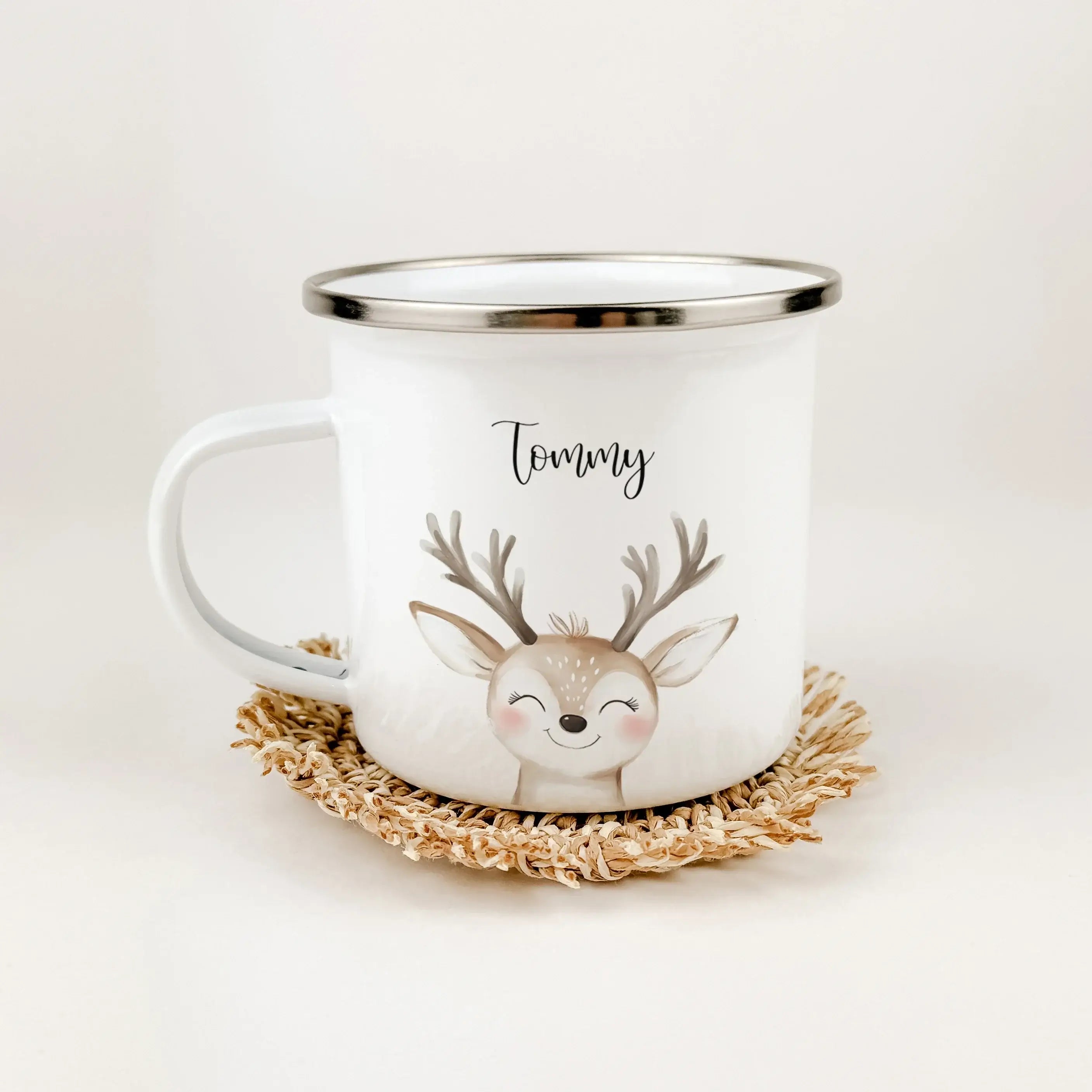 Emaille Tasse Reh Portrait-famprints-Emaille Tasse-Entdecke die bezaubernde Emaille Tasse Reh Portrait – das ideale personalisierte Geschenk für Kinder! Ob zur Einschulung, Taufe, Ostern oder Weihnachten, dieser Emaille Becher bringt Freude in jeden Anlas