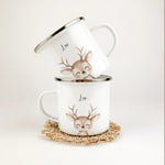 Emaille Tasse Reh Portrait-famprints-Emaille Tasse-Entdecke die bezaubernde Emaille Tasse Reh Portrait – das ideale personalisierte Geschenk für Kinder! Ob zur Einschulung, Taufe, Ostern oder Weihnachten, dieser Emaille Becher bringt Freude in jeden Anlas