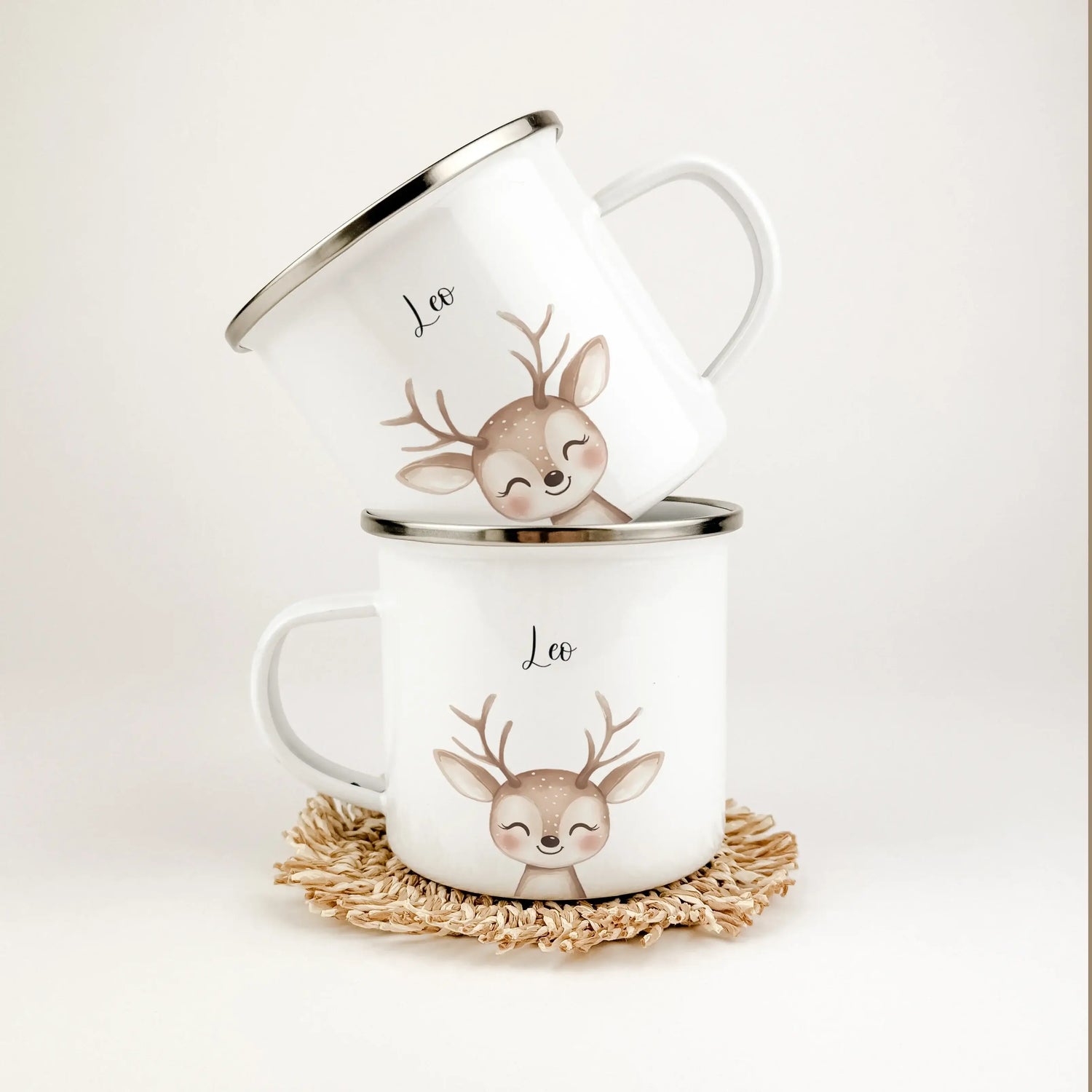 Emaille Tasse Reh Portrait-famprints-Emaille Tasse-Entdecke die bezaubernde Emaille Tasse Reh Portrait – das ideale personalisierte Geschenk für Kinder! Ob zur Einschulung, Taufe, Ostern oder Weihnachten, dieser Emaille Becher bringt Freude in jeden Anlas