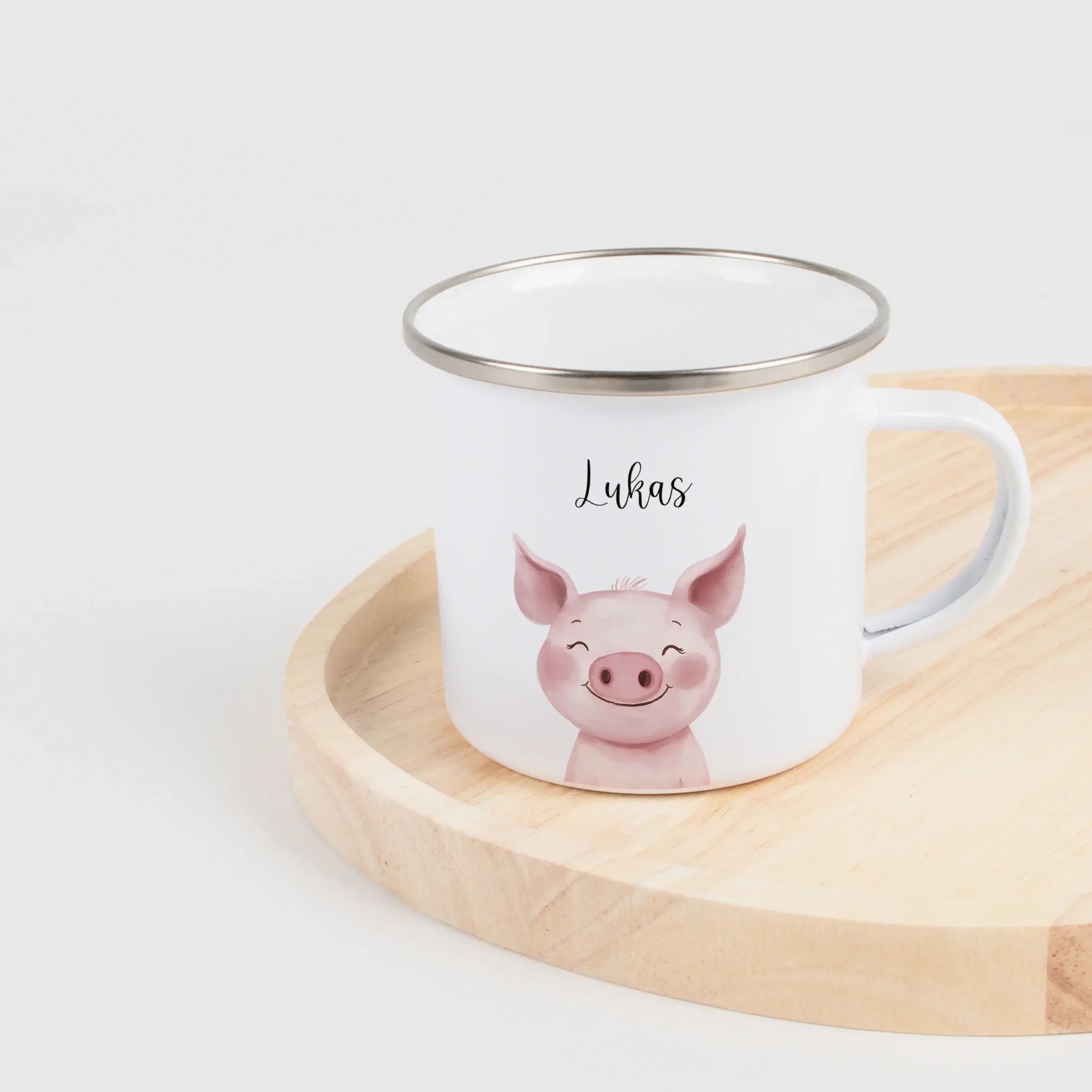Emaille Tasse Schwein Portrait-Emaille Tasse-famprints-Die Emaille Tasse Schwein Portrait von famprints verbindet personalisierte Gestaltung mit liebevollen Details und macht aus einem alltagstauglichen Begleiter ein kleines Erlebnis. Das sanfte Schweinch
