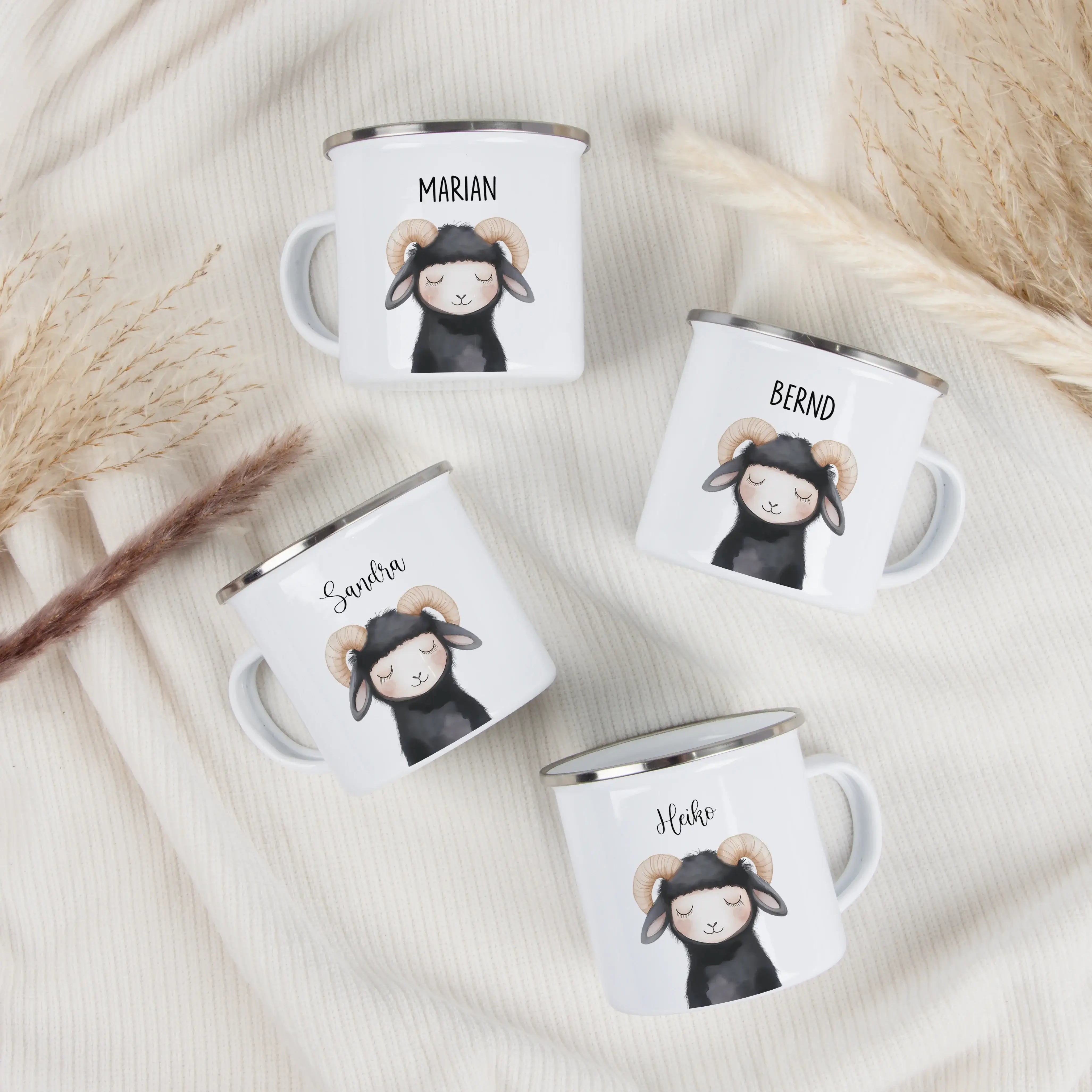 Emaille Tasse Widder Portrait-Emaille Tasse-famprints-Die Emaille Tasse Widder Portrait von famprints ist ein personalisiertes Geschenk für Kinder, das Alltag und besondere Anlässe verbindet. Das liebevoll gestaltete Widder Motiv im Aquarellstil macht die