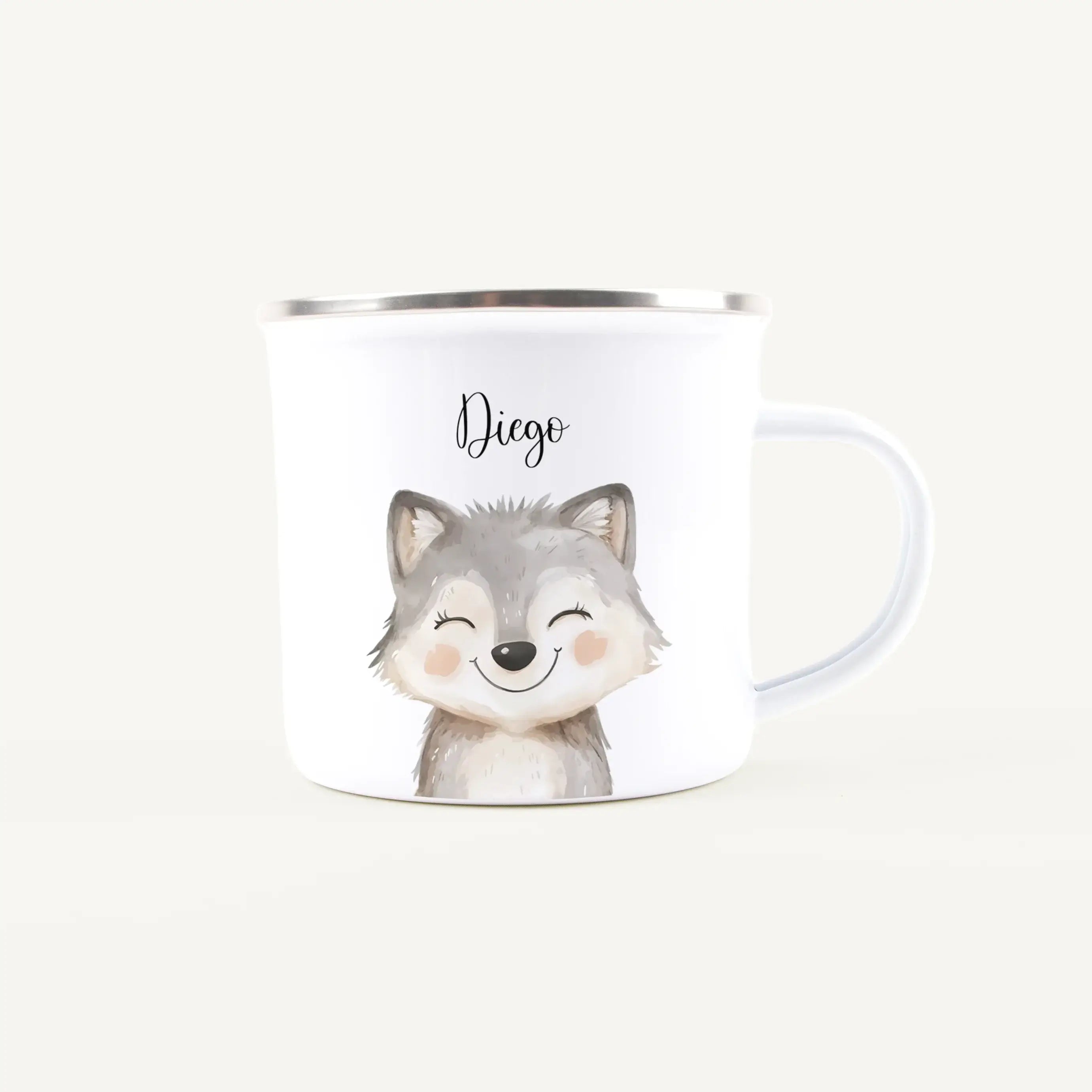 Emaille Tasse Wolf Portrait-Emaille Tasse-famprints-Die Emaille Tasse Wolf Portrait ist genau das Richtige, wenn du ein persönliches Geschenk suchst, das sofort auffällt und lange genutzt wird. Das detailreiche Wolfmotiv im modernen Aquarell-Look wirkt kr