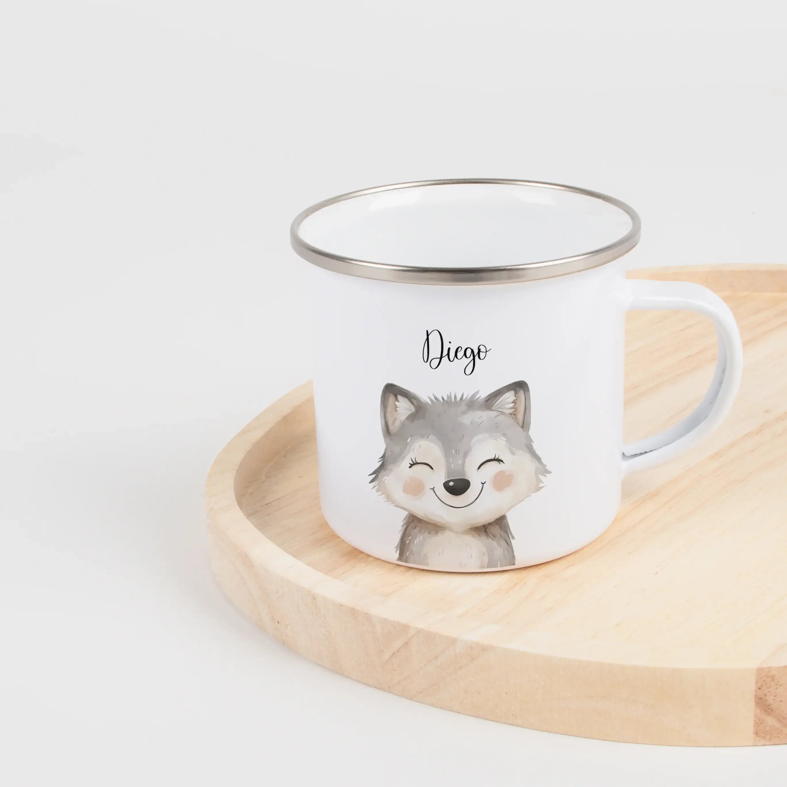 Emaille Tasse Wolf Portrait-Emaille Tasse-famprints-Die Emaille Tasse Wolf Portrait ist genau das Richtige, wenn du ein persönliches Geschenk suchst, das sofort auffällt und lange genutzt wird. Das detailreiche Wolfmotiv im modernen Aquarell-Look wirkt kr