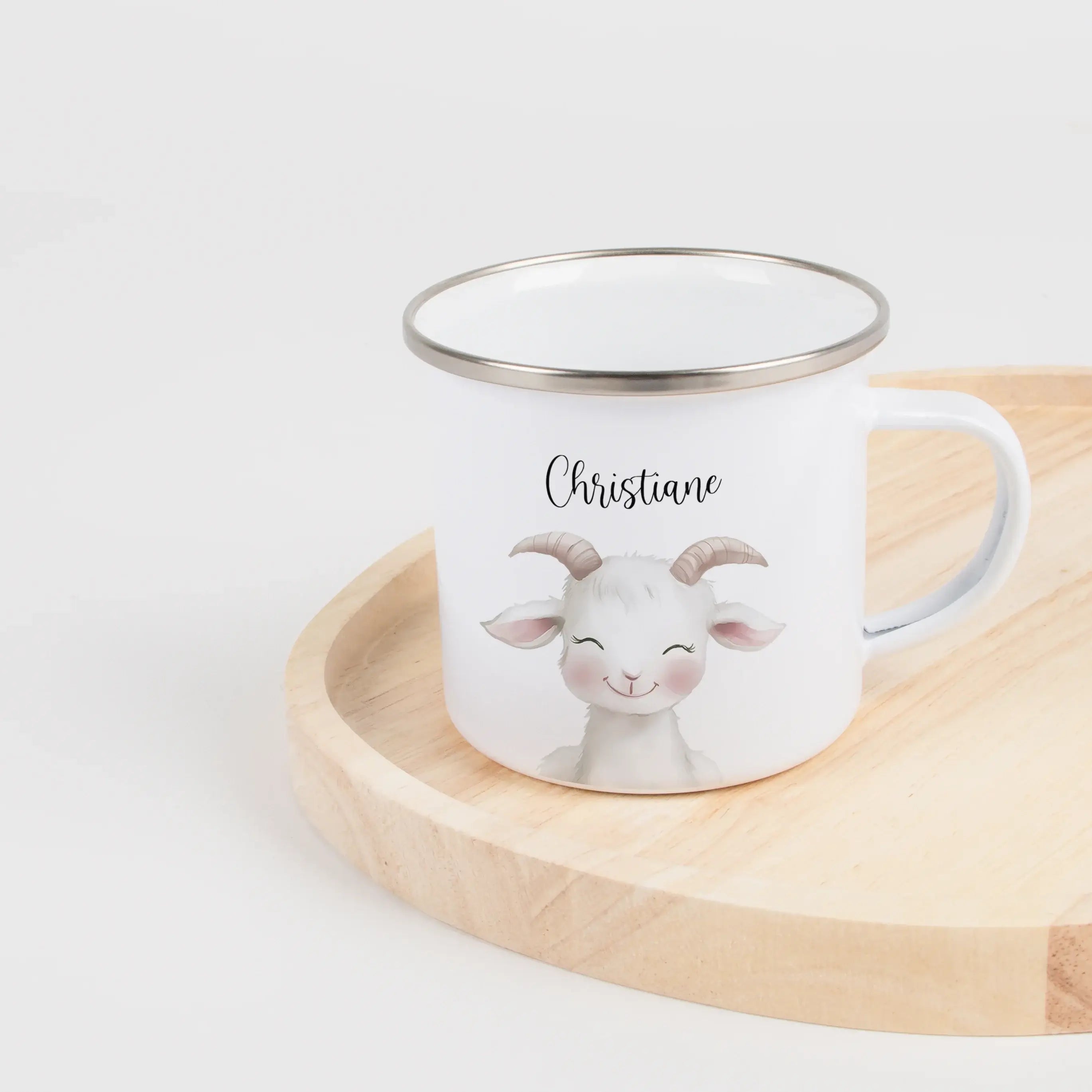 Emaille Tasse Ziege Portrait-Emaille Tasse-famprints-Mit der Emaille Tasse Ziege Portrait gestaltest du ein persönliches Geschenk, das sofort auffällt und lange Freude macht. Das liebevoll illustrierte Ziegenmotiv wird individuell für dich personalisiert