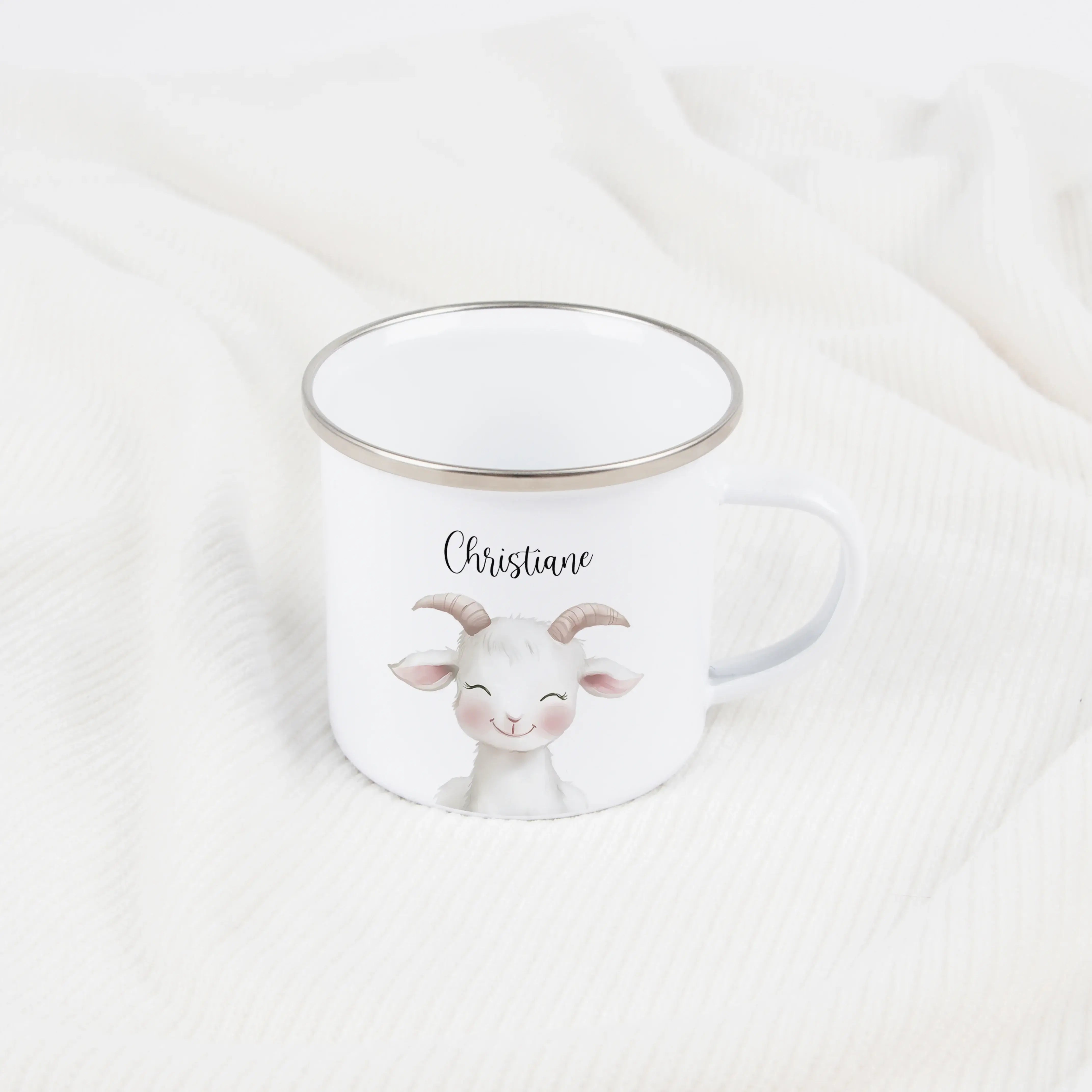 Emaille Tasse Ziege Portrait-Emaille Tasse-famprints-Mit der Emaille Tasse Ziege Portrait gestaltest du ein persönliches Geschenk, das sofort auffällt und lange Freude macht. Das liebevoll illustrierte Ziegenmotiv wird individuell für dich personalisiert