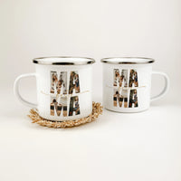 Emaille Tasse beste Mama-famprints-Emaille Tasse-Entdecke die perfekte Art, deiner Mama zu zeigen, wie viel sie dir bedeutet: unsere personalisierte Emaille Tasse beste Mama. Diese Tasse ist nicht nur ein praktisches Geschenk, sondern ein liebevolles Stat