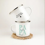 Emaille Tasse Papa seit - Emaille Tasse - famprints - Entdecke die Emaille Tasse "Papa seit" – das perfekte Geschenk für jeden Vater! Diese Tasse bietet nicht nur einen stilvollen Look, sondern auch eine persönliche Note, die sofortige Freude bereitet. Mi