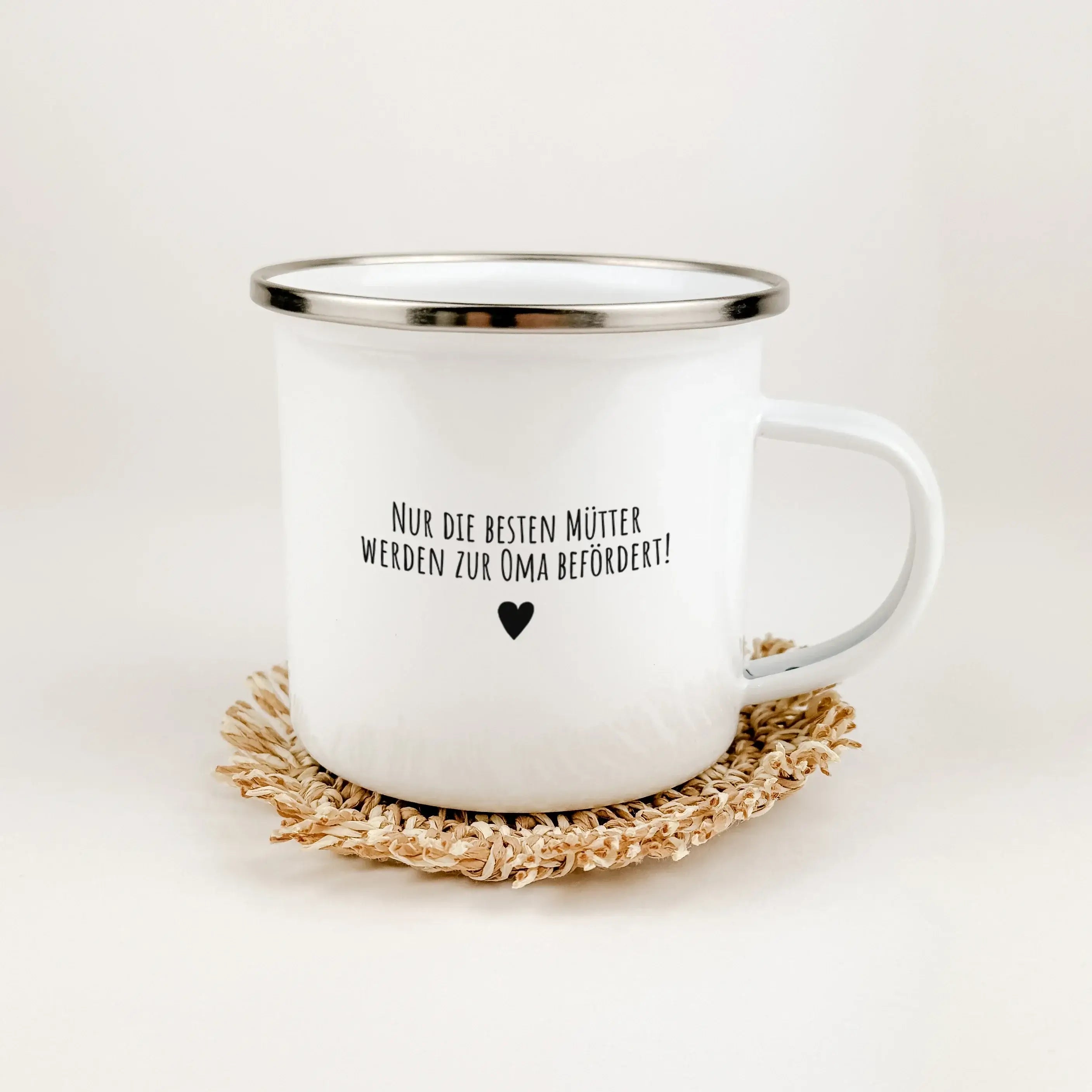 Emaille Tasse Oma seit - Emaille Tasse - famprints - Überrasche deine Oma mit einer ganz besonderen Emaille Tasse, die nicht nur funktional ist, sondern auch von Herzen kommt. Mit dem personalisierten Druck der Namen ihrer Enkelkinder und dem Jahr, in dem