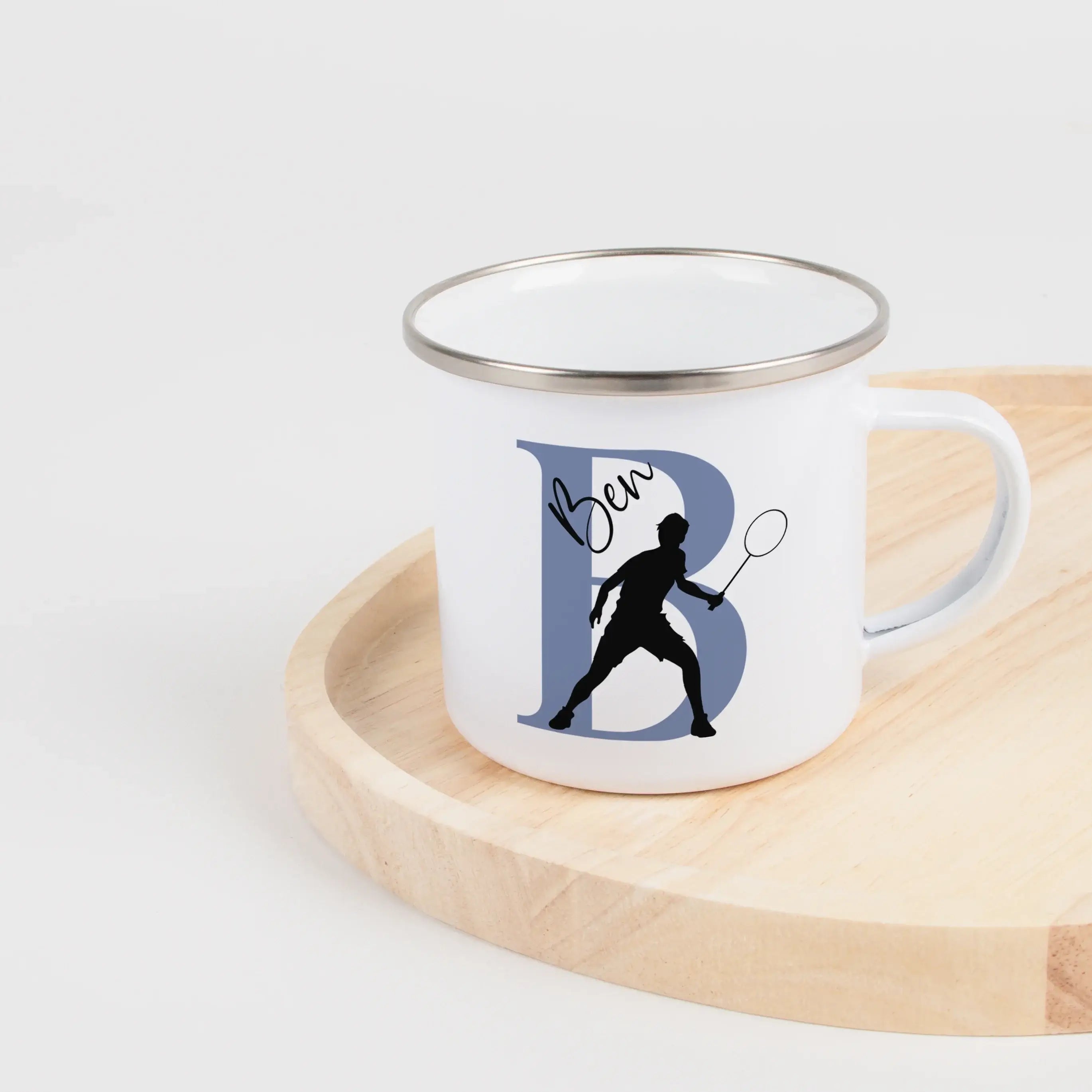Emaille Tasse mit Namen Badminton-Emaille Tasse-famprints-Die Emaille Tasse mit Namen Badminton von famprints ist genau das Richtige, wenn du ein persönliches Geschenk suchst oder dir selbst eine Freude machen willst. Dein Name wird hochwertig auf die Tas