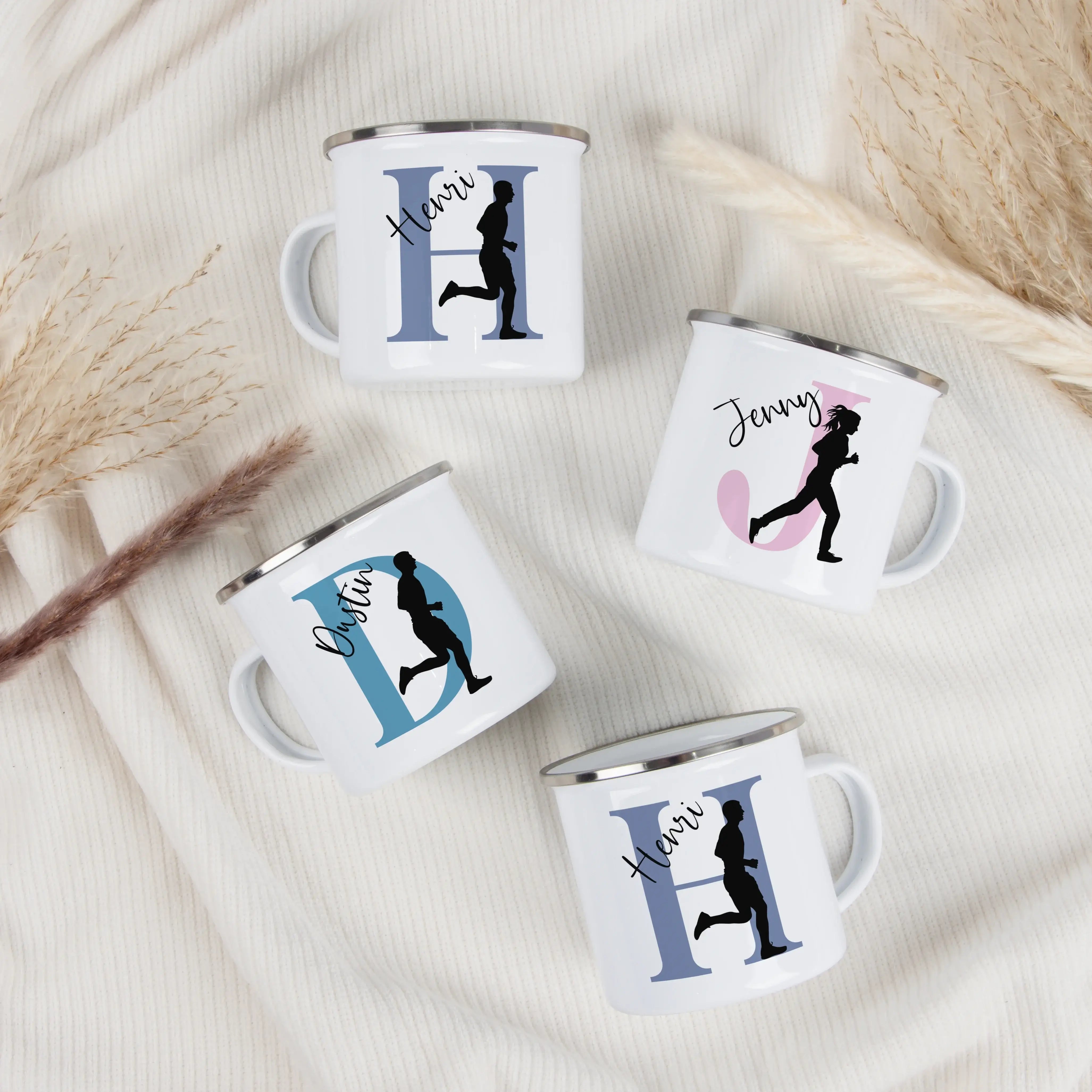 Emaille Tasse mit Namen Laufen-Emaille Tasse-famprints-Mit der Emaille Tasse mit Namen Laufen von famprints bekommst du ein personalisiertes Produkt, das deine Leidenschaft für den Laufsport sichtbar macht. Dein Name wird stilvoll mit einem Laufmotiv komb