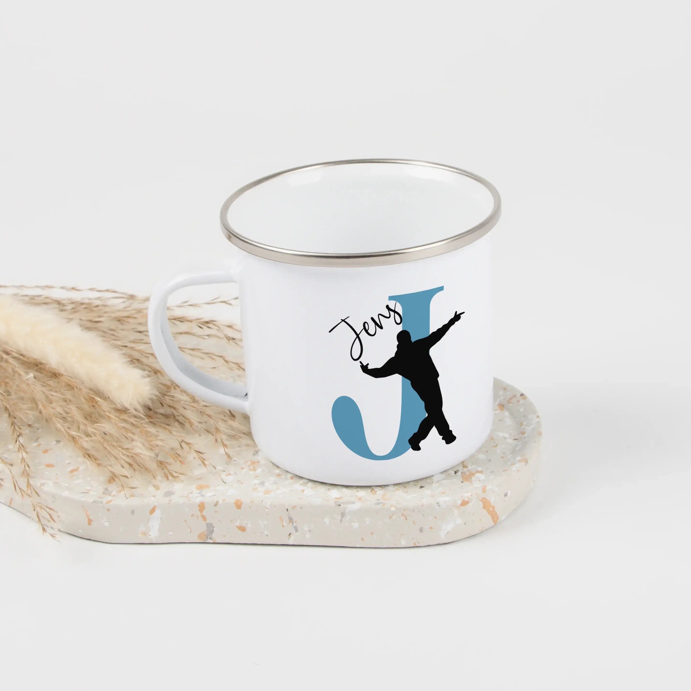 Emaille Tasse mit Namen Tanzen-Emaille Tasse-famprints-Mit der Emaille Tasse mit Namen Tanzen von famprints verschenkst du etwas Persönliches, das genau zur Leidenschaft passt. Ob Ballett, Hip-Hop oder moderner Tanz – das liebevoll gestaltete Motiv in Kom