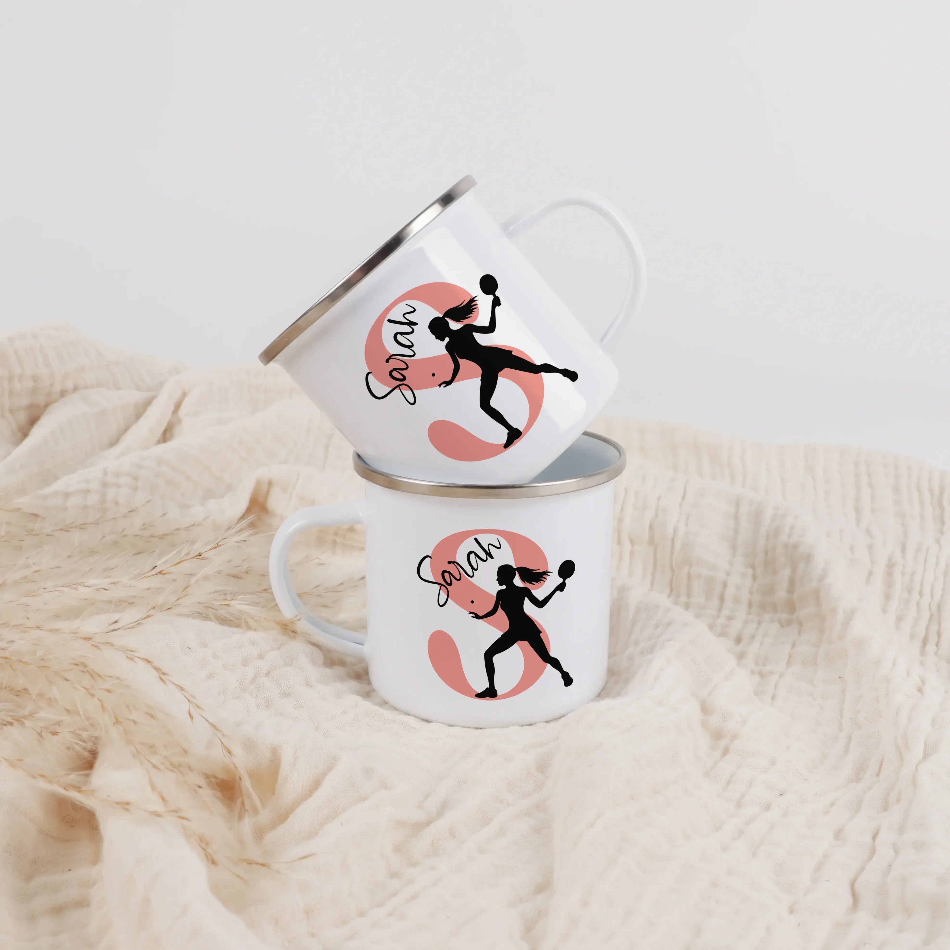 Emaille Tasse mit Namen Tischtennis-Emaille Tasse-famprints-Die Emaille Tasse mit Namen Tischtennis von famprints ist genau das Richtige, wenn du ein persönliches Geschenk für Tischtennis-Fans suchst oder dir selbst eine individuelle Tasse gestalten möcht
