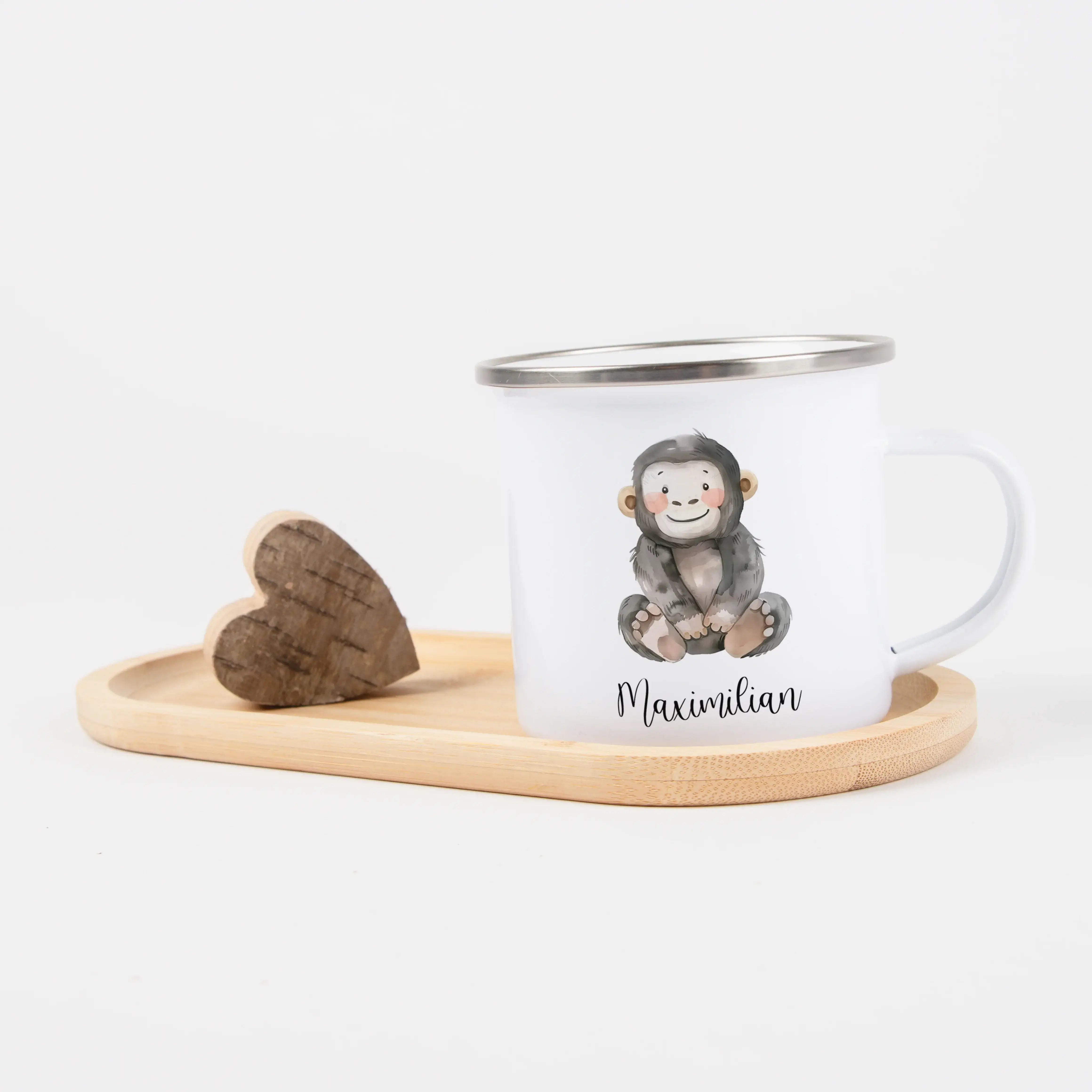 Emaille Tasse Affe-Emaille Tasse-famprints-Die Emaille Tasse Affe von famprints bringt gute Laune auf jeden Tisch und wird dank deiner Personalisierung zu einem kleinen Geschenkmoment. Der liebevoll illustrierte Affe macht die Tasse für Kinder wie Erwachs