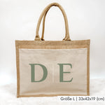 Jutetasche 2 Initialen - Jutetasche - famprints - Entdecke die Jutetasche 2 Initialen – dein perfektes, personalisiertes Geschenk für Freundinnen, Paare oder dich selbst! Diese stylische Jutetasche kannst du ganz individuell mit zwei Initialen gestalten.
