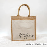Jutetasche Name - Jutetasche - famprints - Entdecke unsere personalisierte Jutetasche Name – dein perfekter Begleiter für den Alltag! Wähle aus drei praktischen Größen (S, M, L) und gestalte deine Tasche individuell mit deinem Namen in verschiedenen Farbe