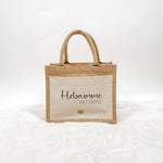 Jutetasche Hebamme mit Herz - Jutetasche - famprints - Du suchst ein persönliches Geschenk für deine Hebamme? Unsere Jutetasche Hebamme mit Herz ist das perfekte Dankeschön für die liebevolle Unterstützung von der Schwangerschaft bis zur Geburt. Auf der T