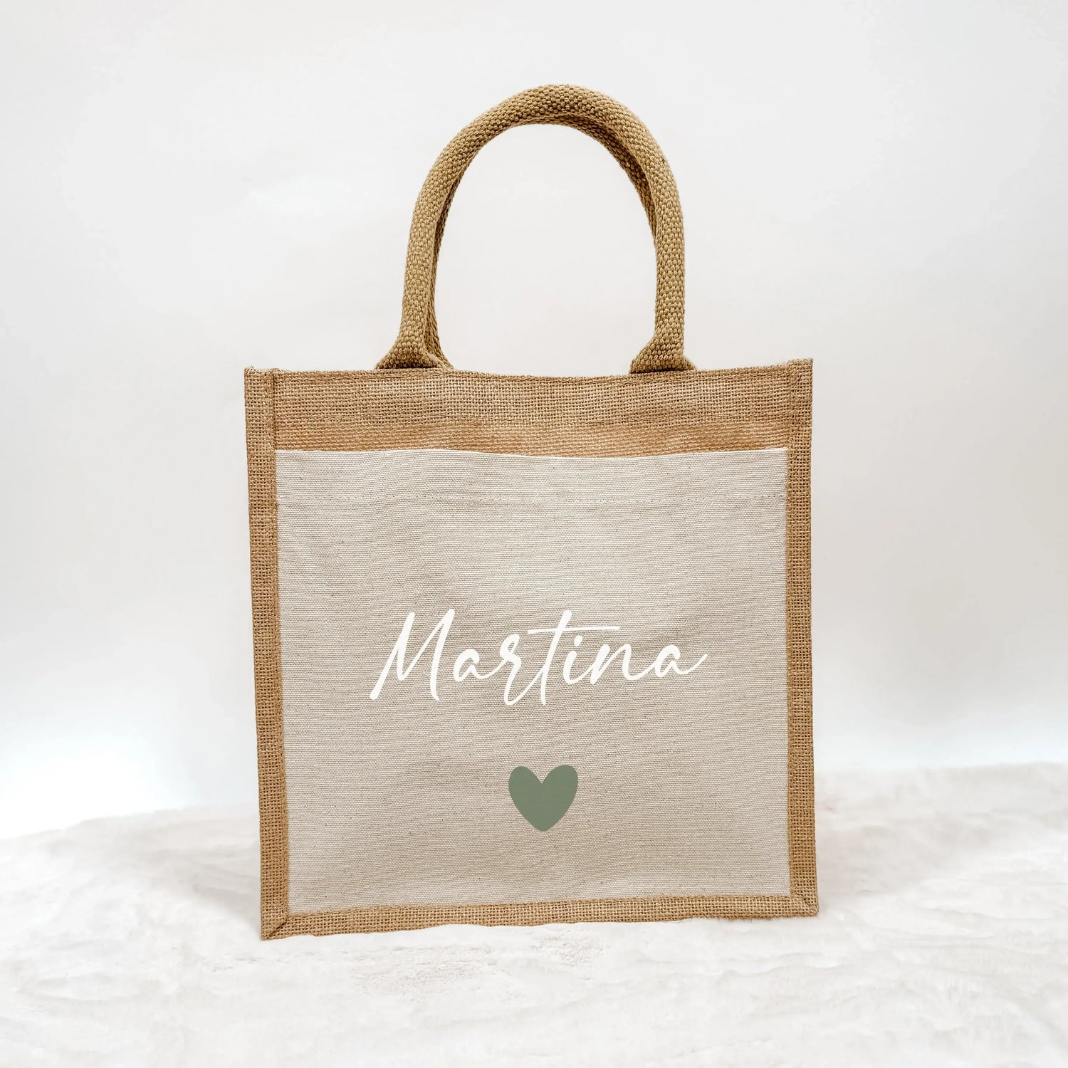 Jutetasche Wunschtext - Jutetasche - famprints - Entdecke die Jutetasche Wunschtext – dein persönlicher Begleiter für jeden Tag! Diese nachhaltige Jutetasche kannst du mit deinem Wunschtext individuell gestalten. Ob ein Name, ein besonderes Wort oder ein