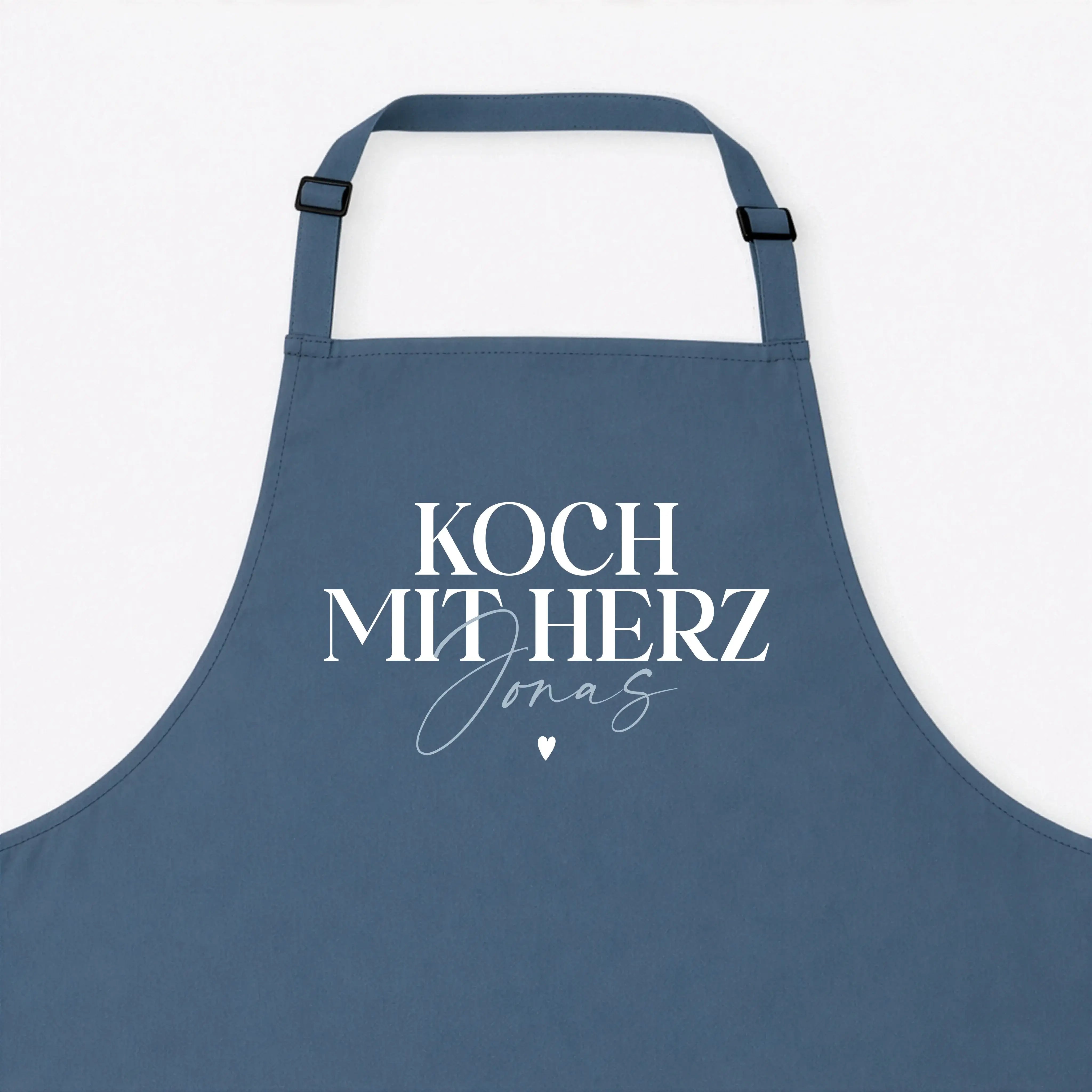 Kochschürze Koch mit Herz-Kochschürze-famprints-Kochschürze Koch mit Herz steht für Freude am Kochen und für eine persönliche Note, die man sofort sieht. Bei famprints wird aus einer hochwertigen Küchenschürze ein individuelles Geschenk, das genau zu dir