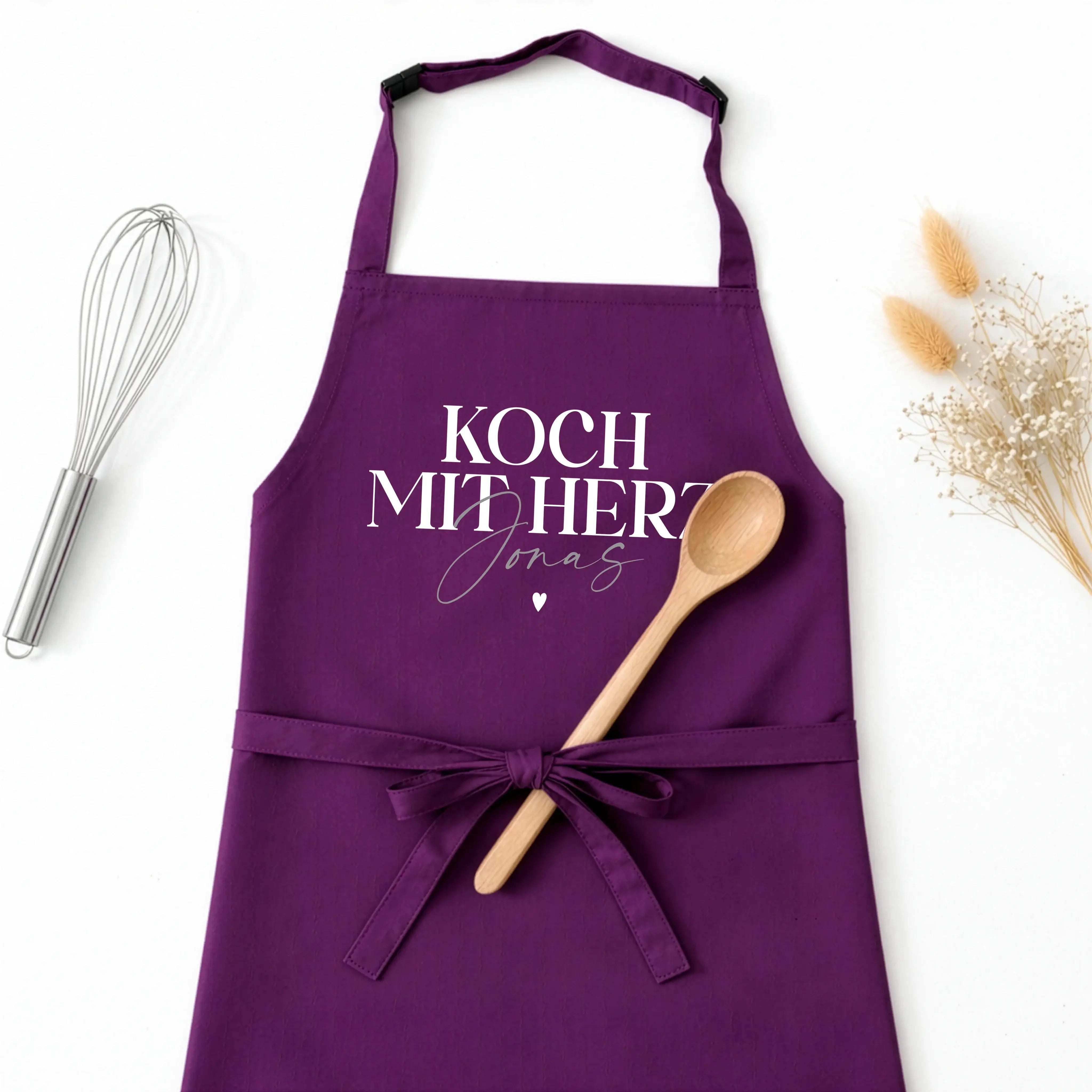 Kochschürze Koch mit Herz-Kochschürze-famprints-Kochschürze Koch mit Herz steht für Freude am Kochen und für eine persönliche Note, die man sofort sieht. Bei famprints wird aus einer hochwertigen Küchenschürze ein individuelles Geschenk, das genau zu dir