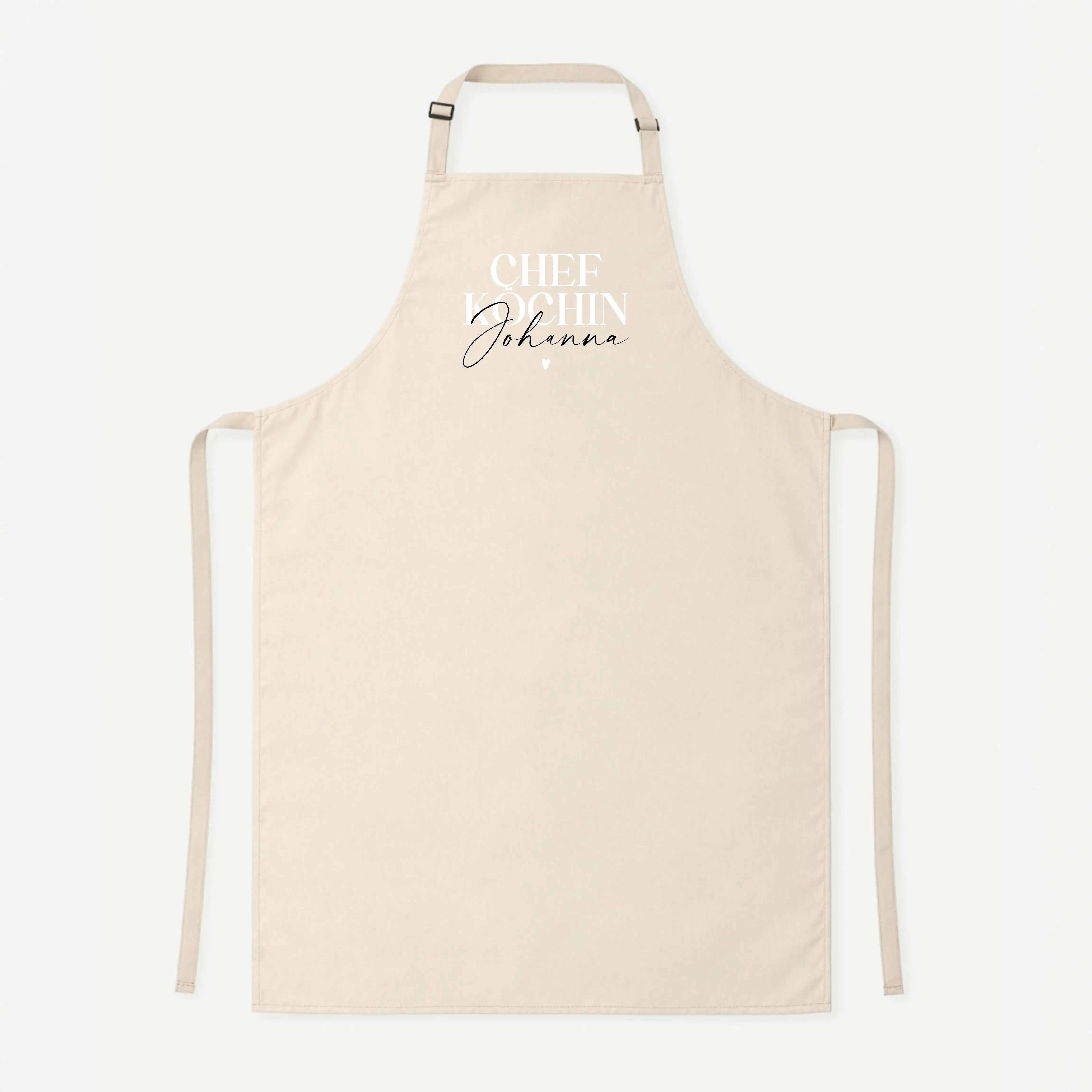 Kochschürze Chefköchin-Kochschürze-famprints-Die Kochschürze Chefköchin von famprints ist mehr als ein praktisches Küchenaccessoire. Sie wird mit deinem Wunschnamen personalisiert und macht Kochen, Backen und Vorbereiten zu etwas Persönlichem. Der Schrift